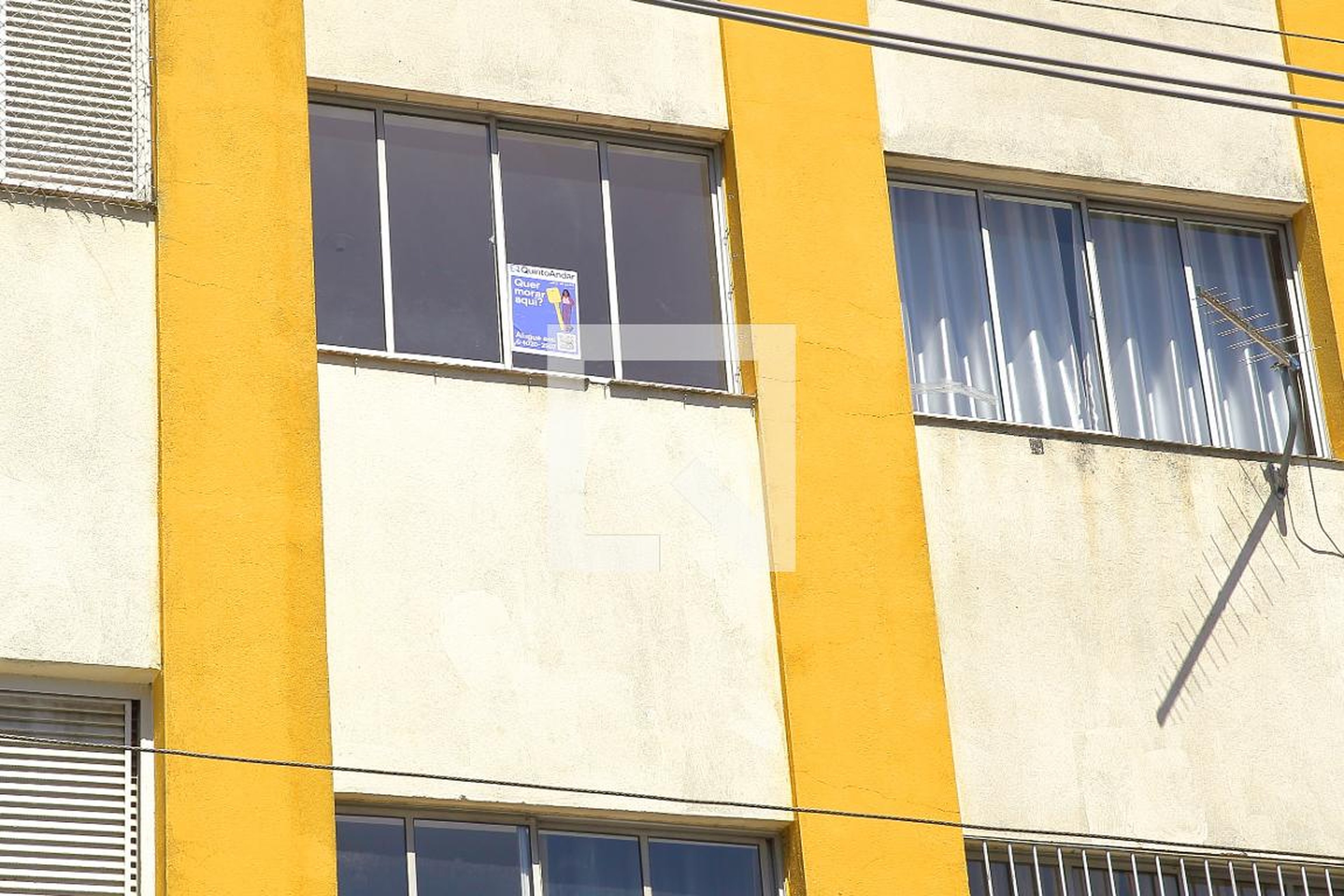 Fachada Condomínio em Rua Vinte e Oito de Outubro, 8
