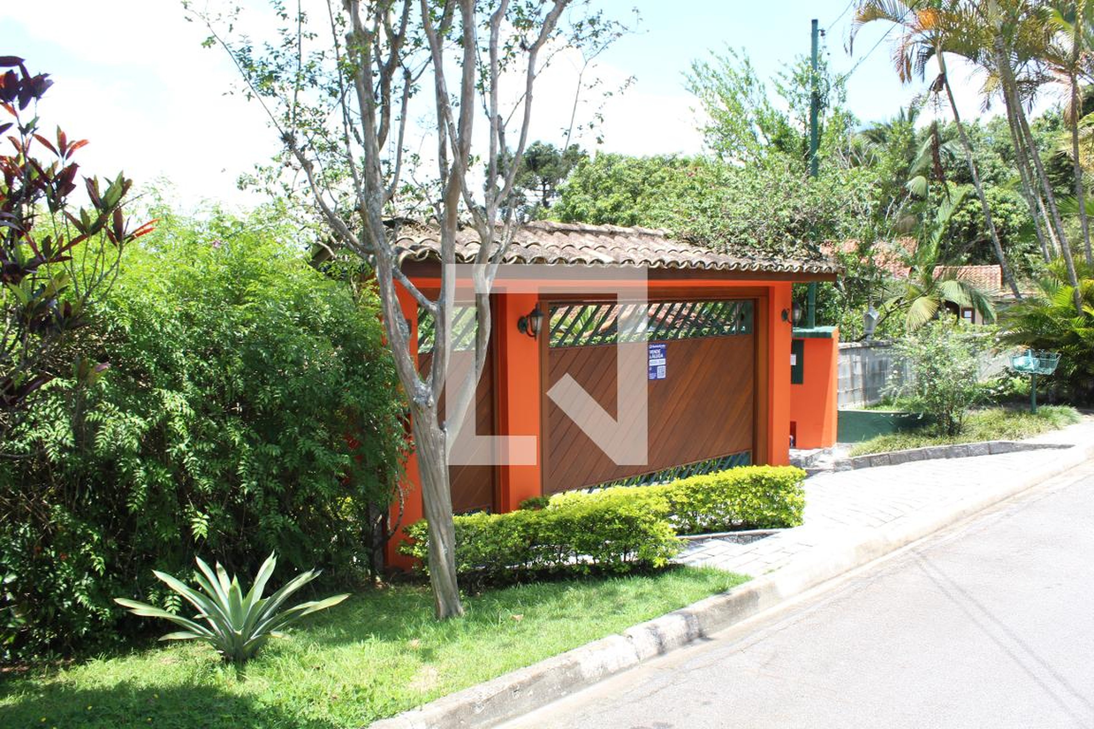 Fachada Condomínio em Alameda Volta ao Mundo, 718