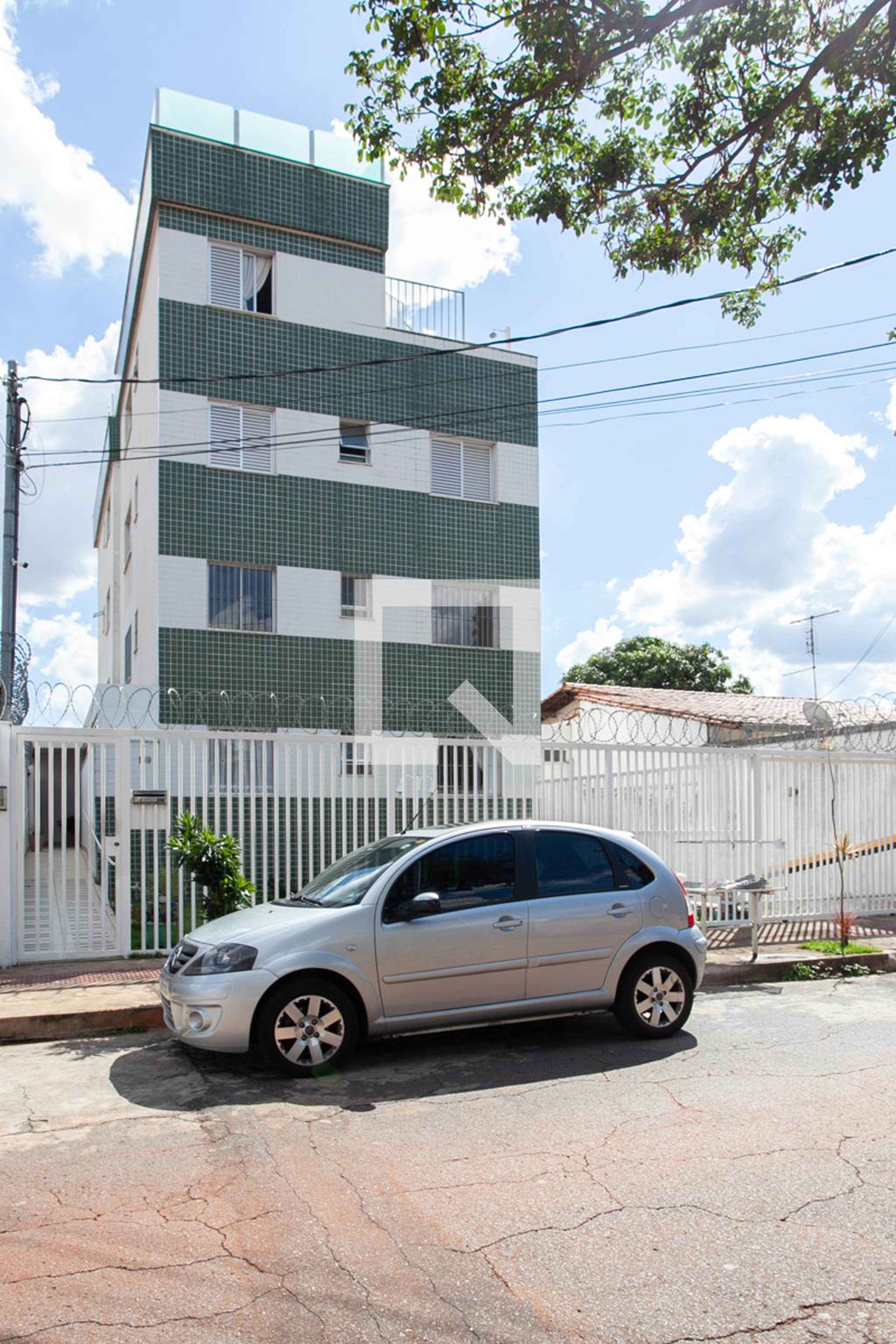 Fachada Condomínio em Rua Miguel Augusto da Silva, 189