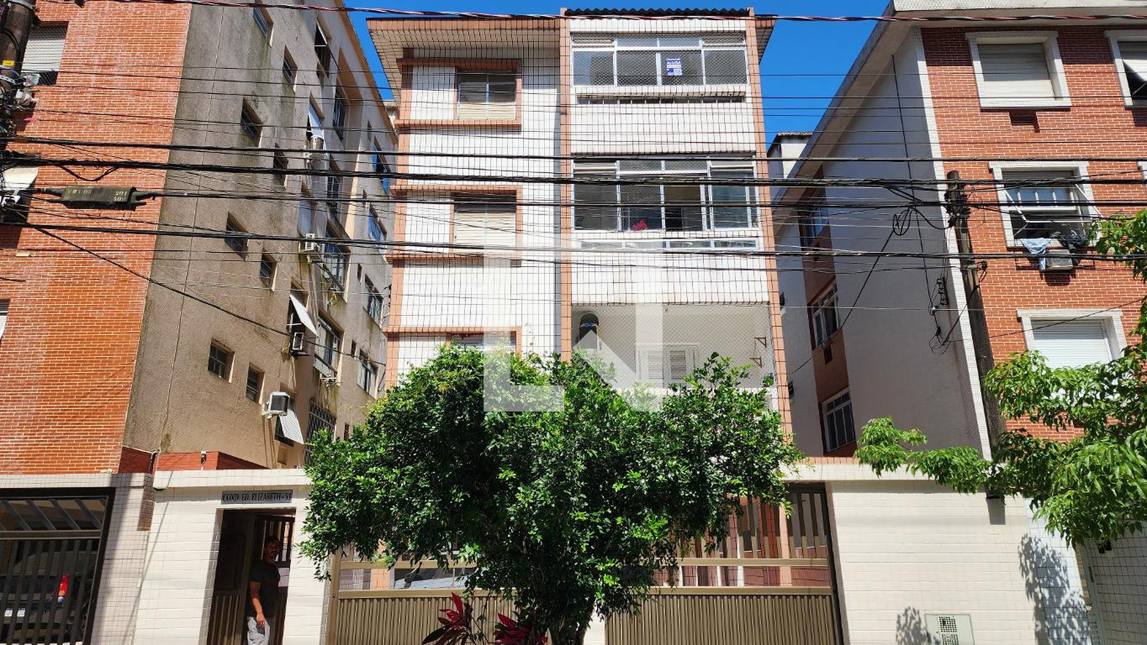 Fachada Condomínio em Rua Godofredo Fraga, 53