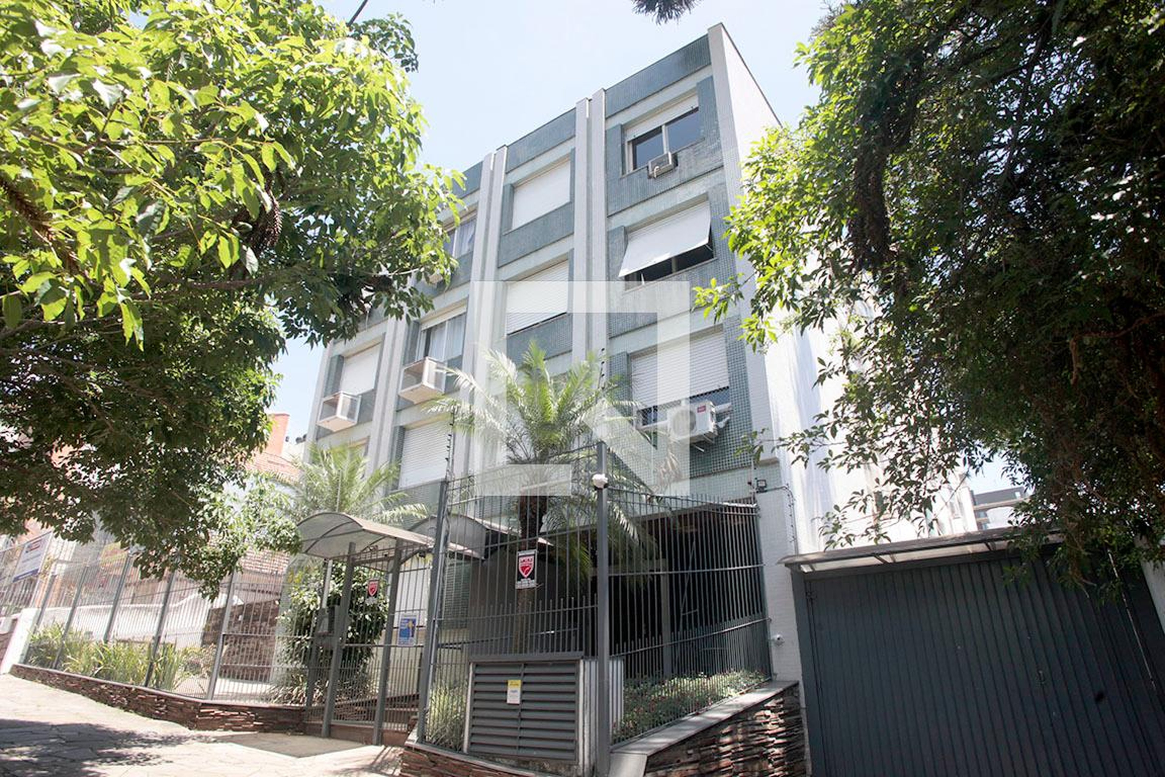 Fachada Condomínio em Rua Amélia Téles, 308