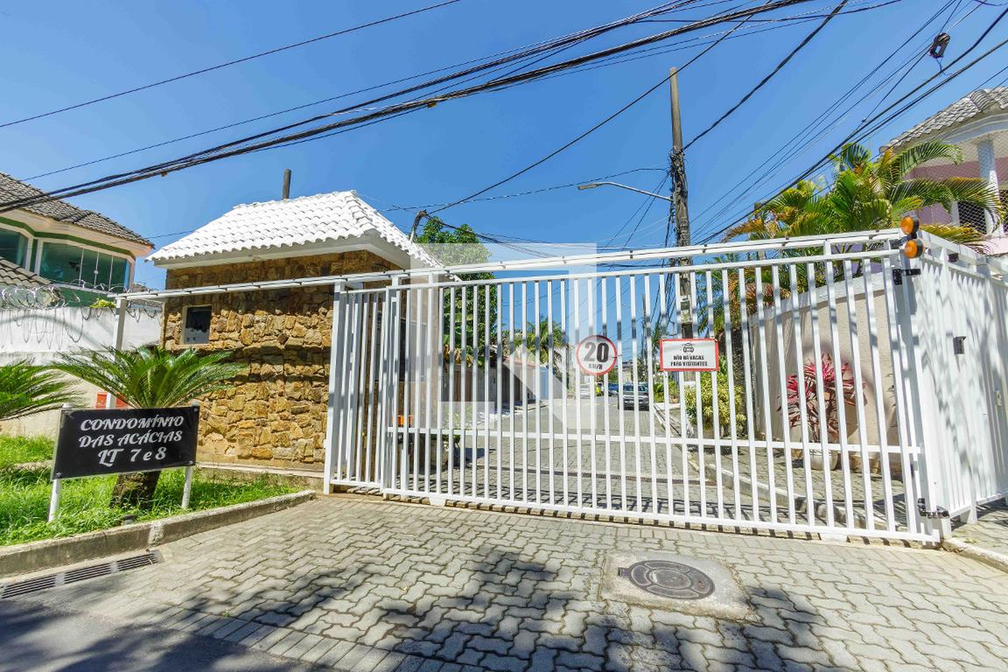 Fachada do Condomínio Condomínio em Rua Professor dos Santos Moreira, 8