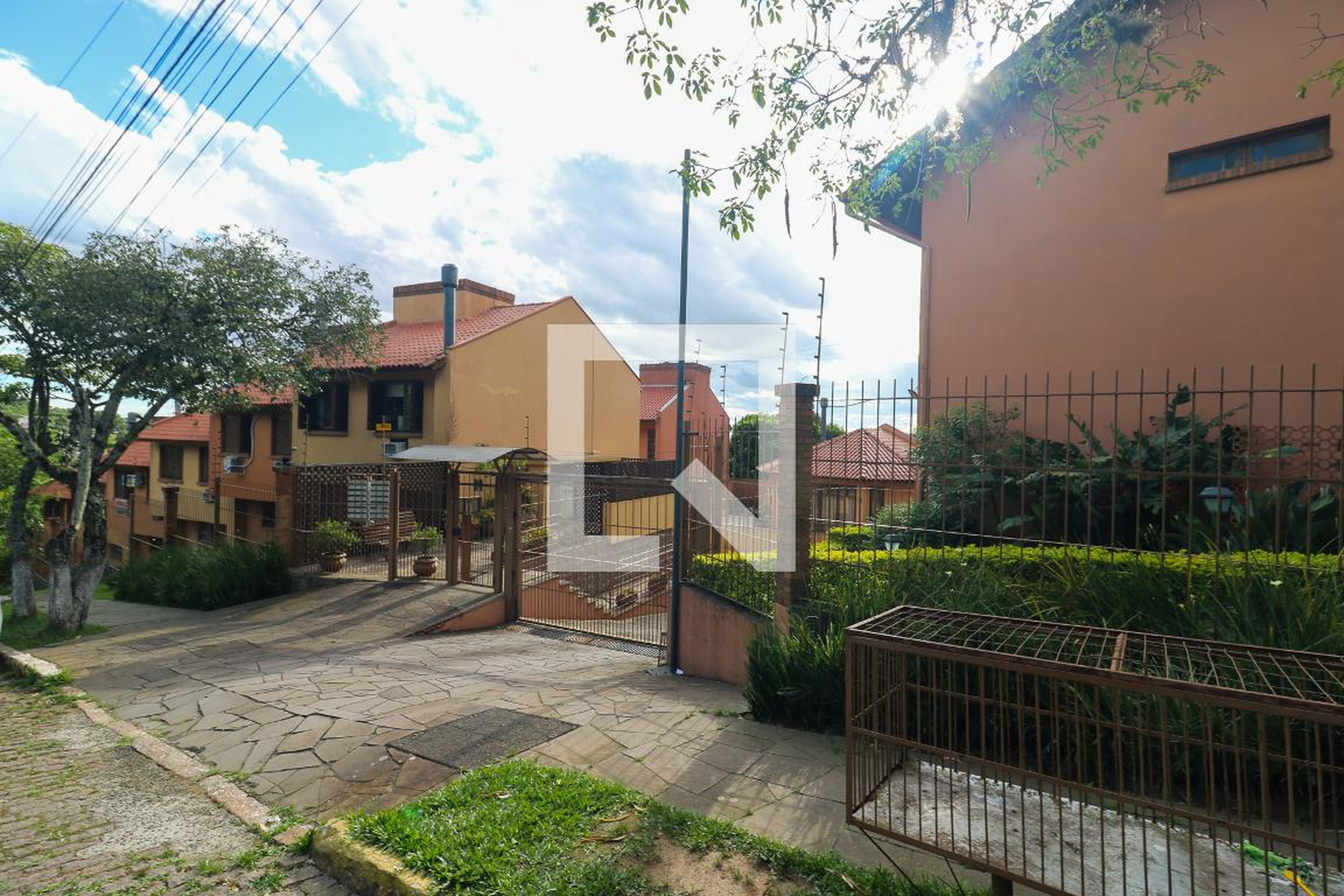 Fachada do condomínio Residencial Altos do Ipê