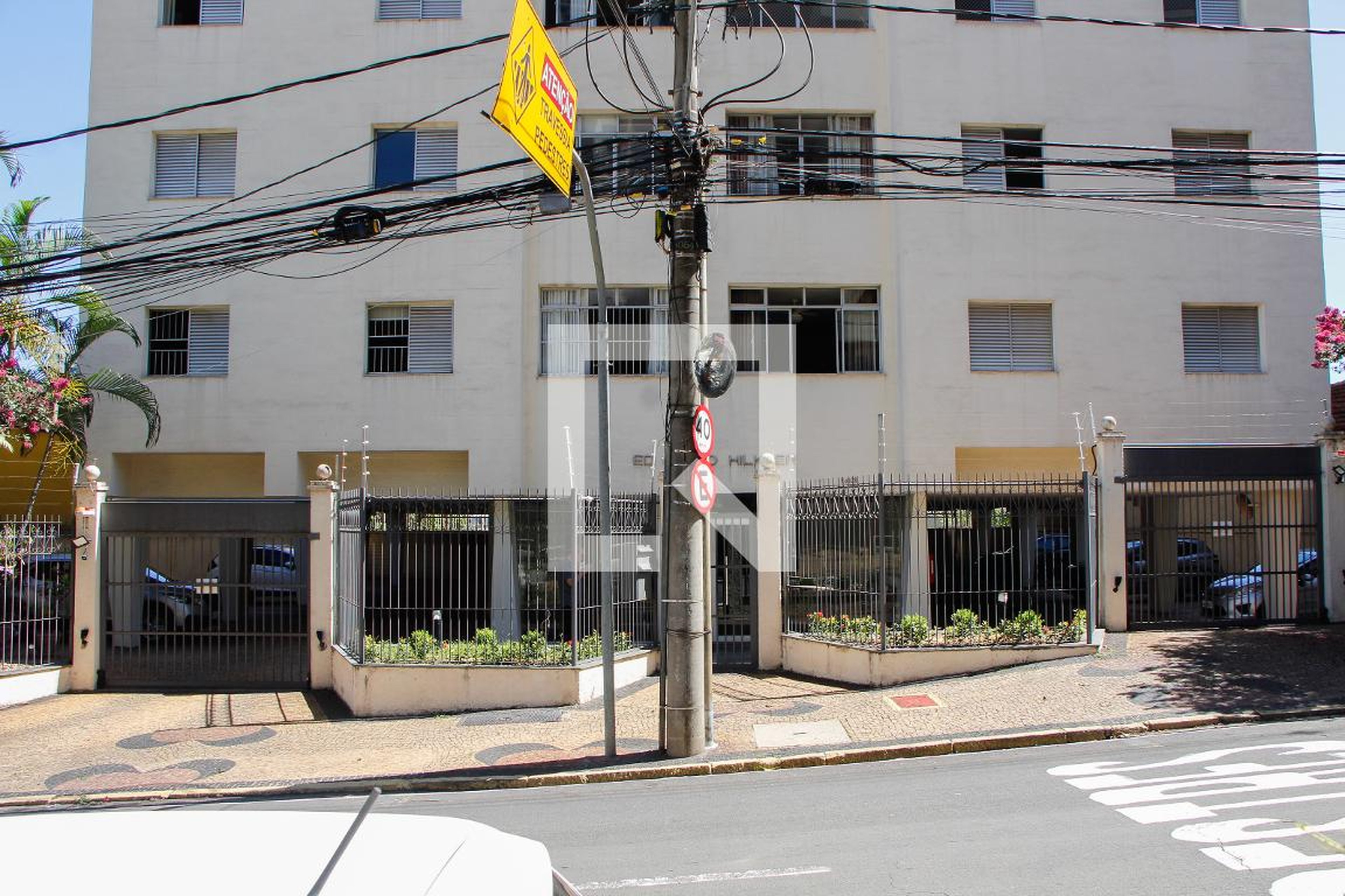 FACHADA Condomínio em Rua Doutor Carlos Guimarães, 143