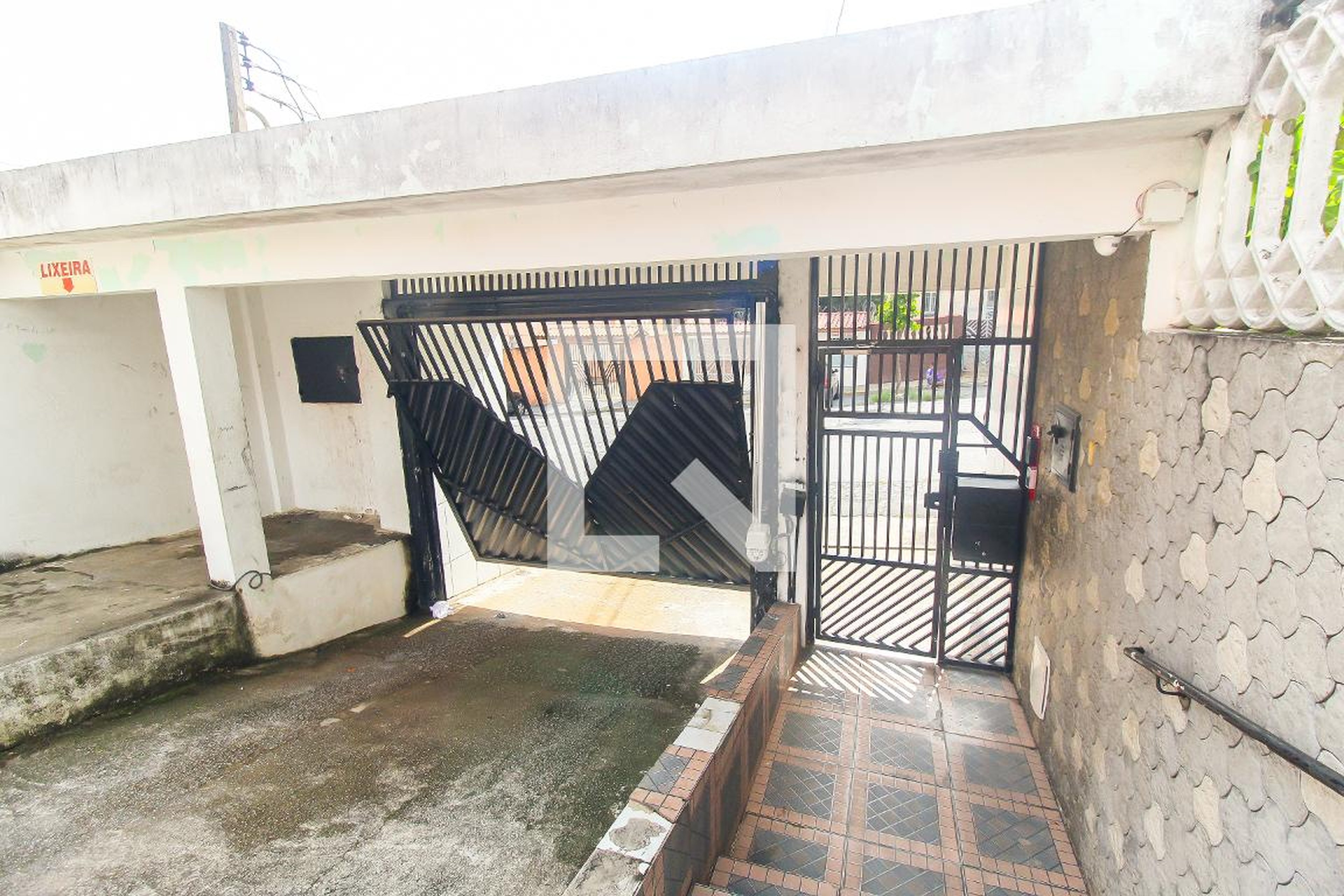 Entrada - Edifício Crisantemos II