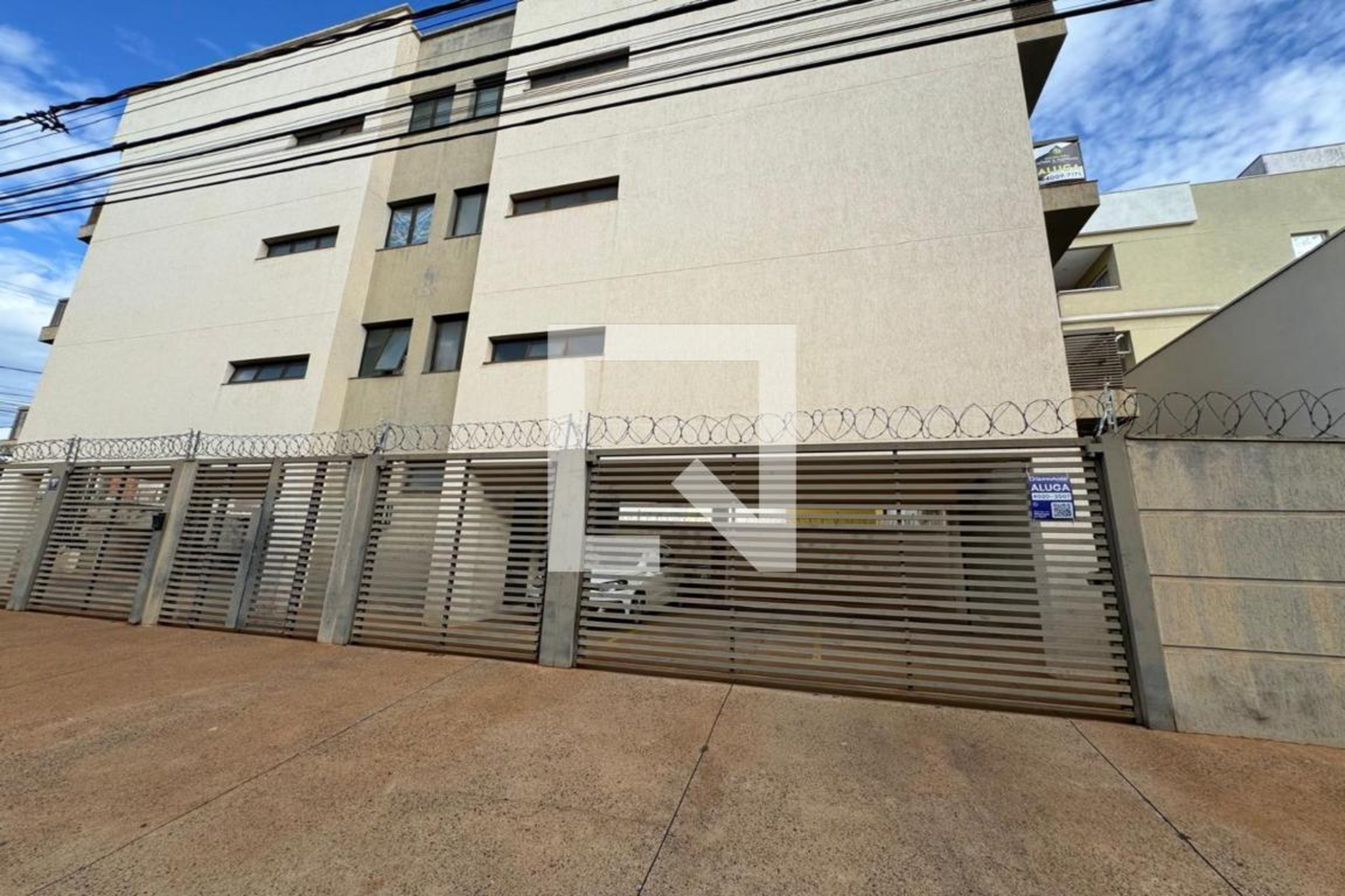 Fachada Condomínio em Rua Doutor Hortêncio Mendonça Ribeiro, 1661