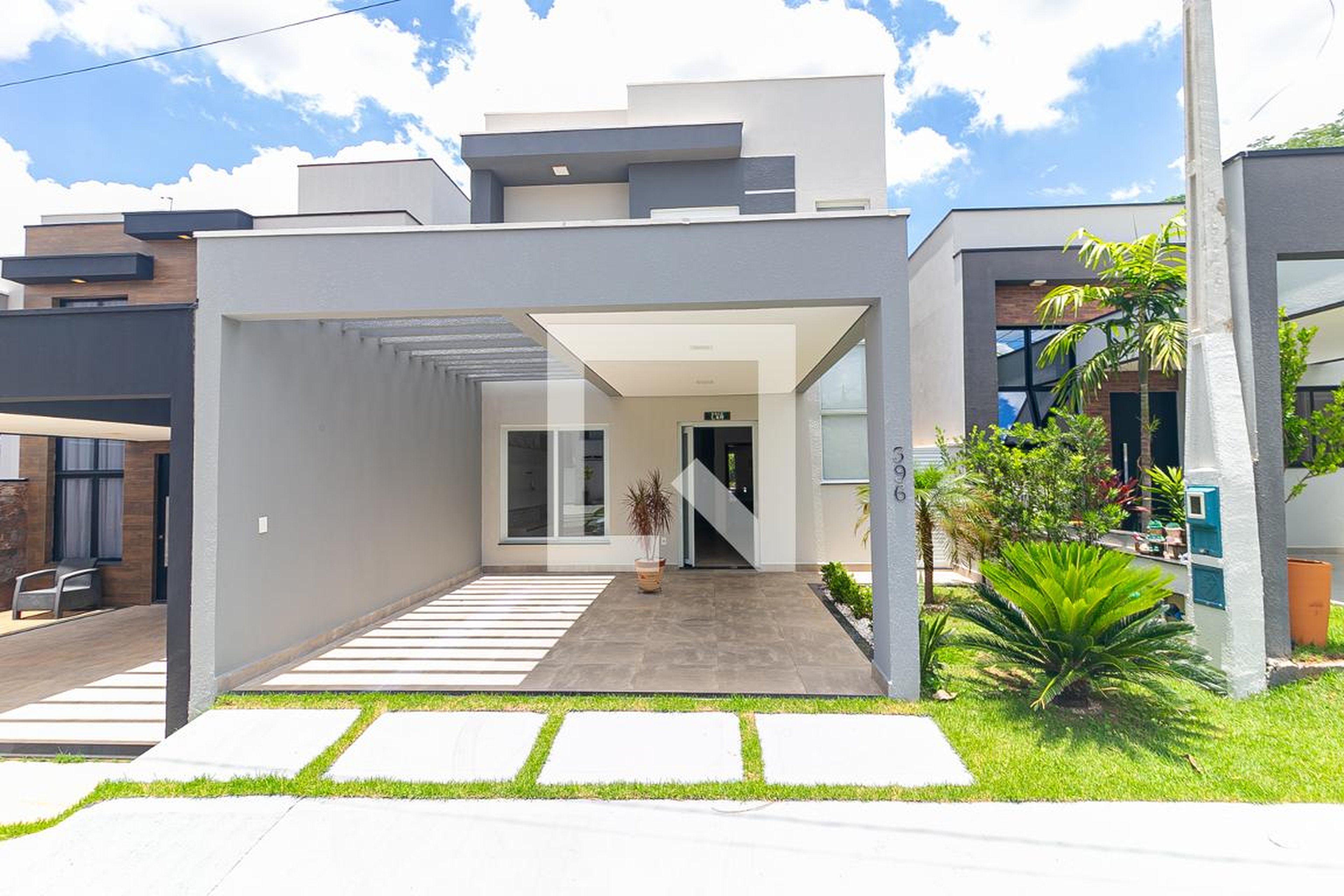 Fachada Condomínio em Rua Aparício Bonifácio Leite, 396