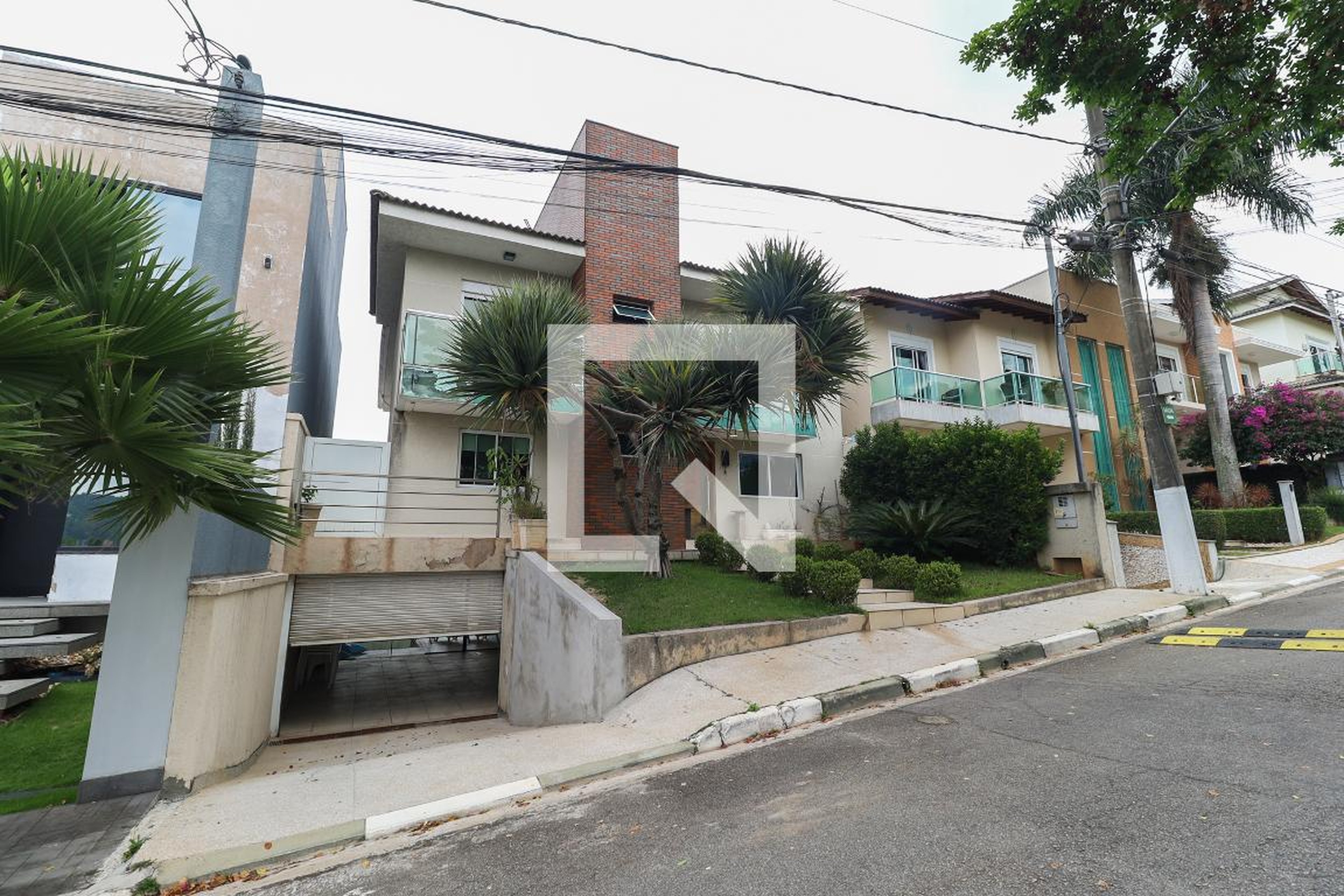 Fachada Condomínio em Rua Professora Margarida Ruth Ferreira de Lima, 18