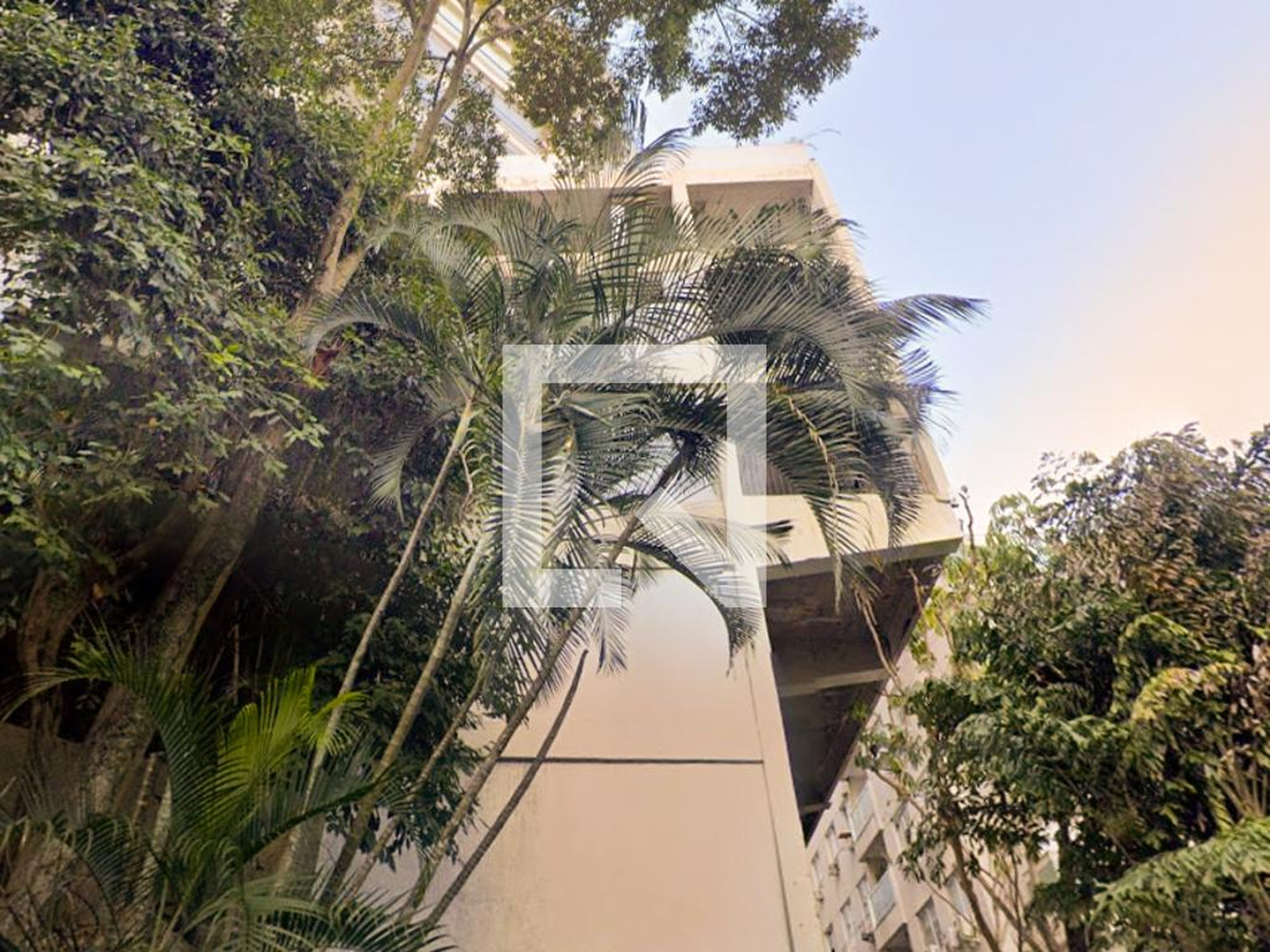 Fachada Condomínio em Rua Pio Correia, 110