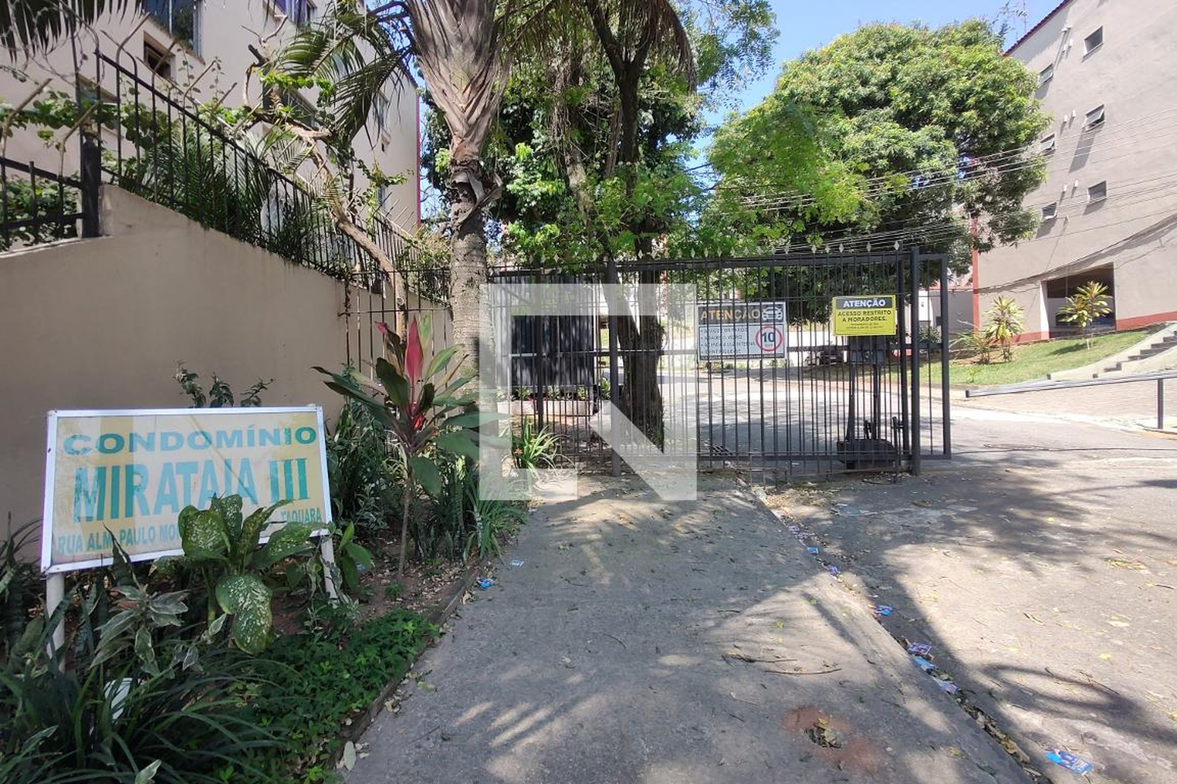 Fachada do condomínio Condomínio Empreendimento Habitacional Mirataia III