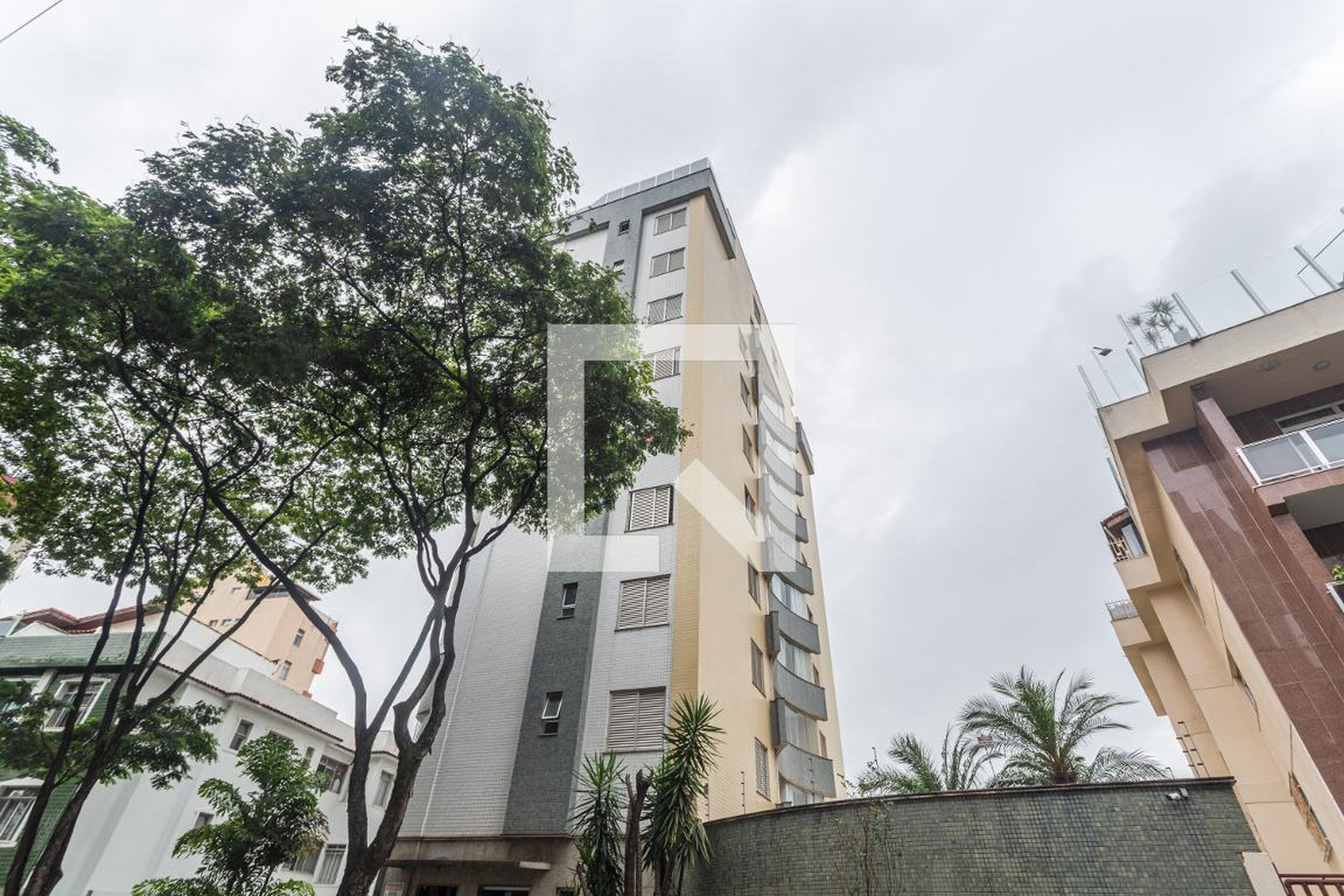 Fachada Condomínio em Rua Cardeal Stepinac, 143