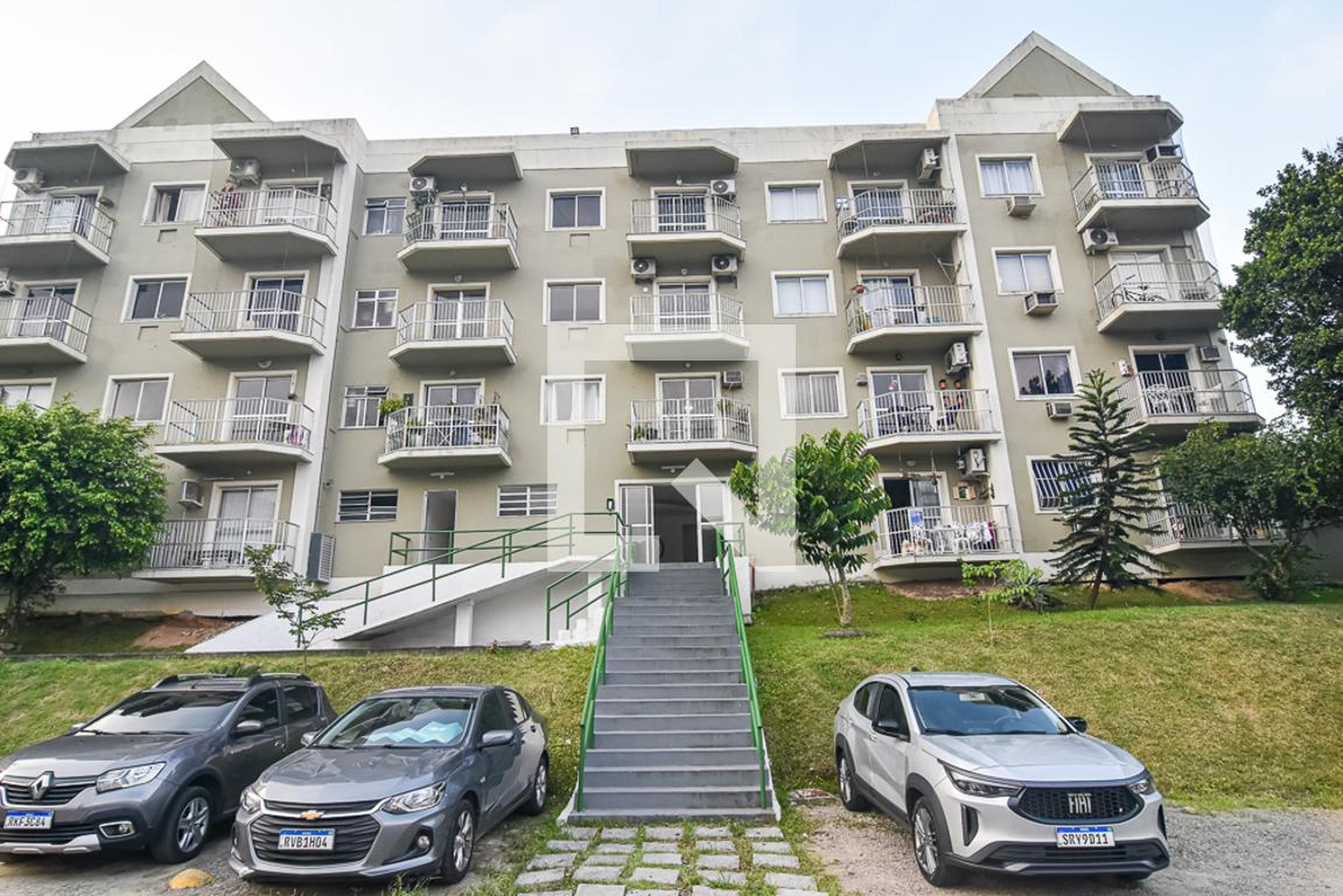 Fachada Condomínio em Estrada Francisco da Cruz Nunes, 695