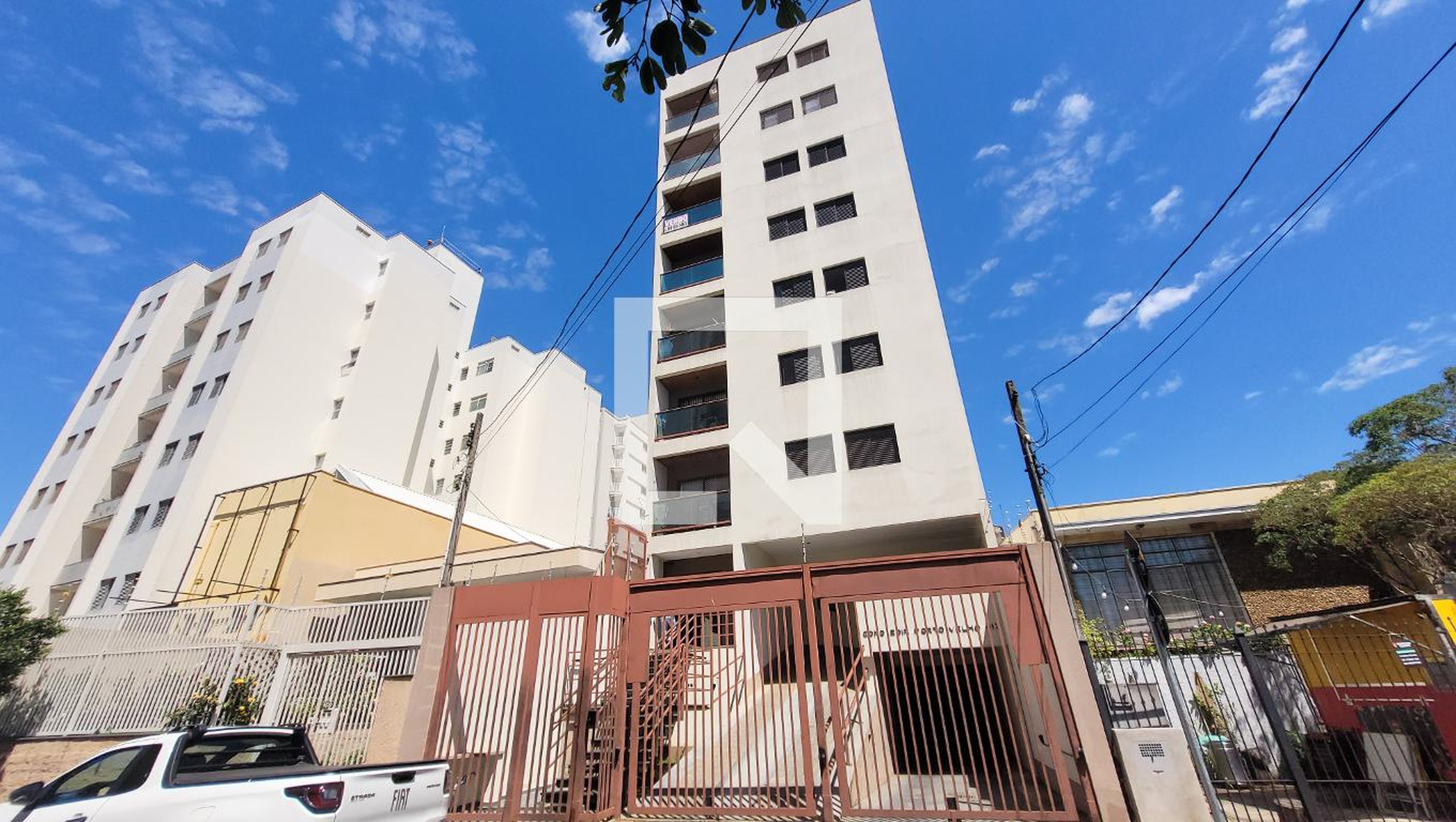 Fachada Condomínio em Rua Azárias de Melo, 212