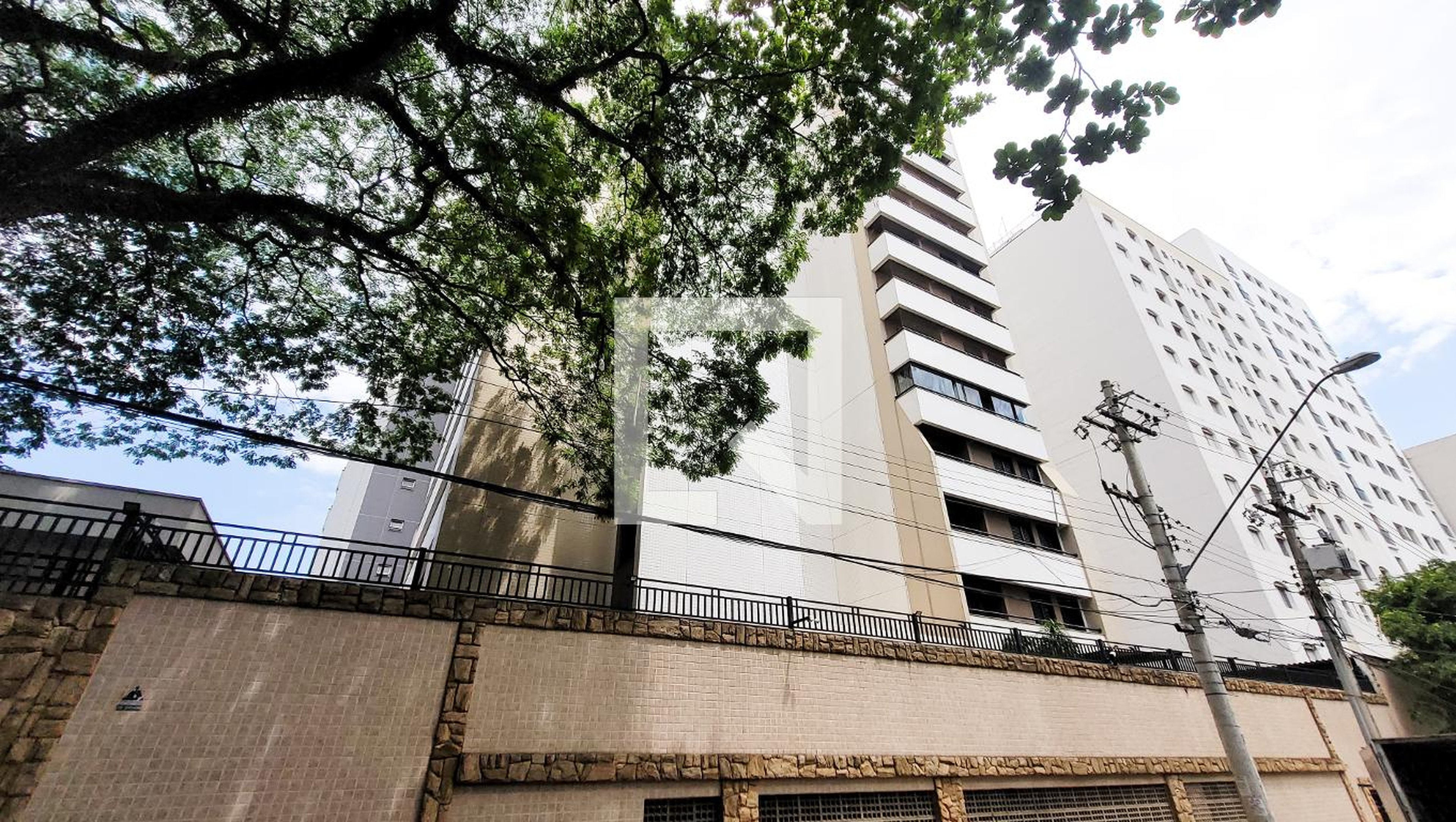 Fachada Condomínio em Rua Coelho Neto, 15