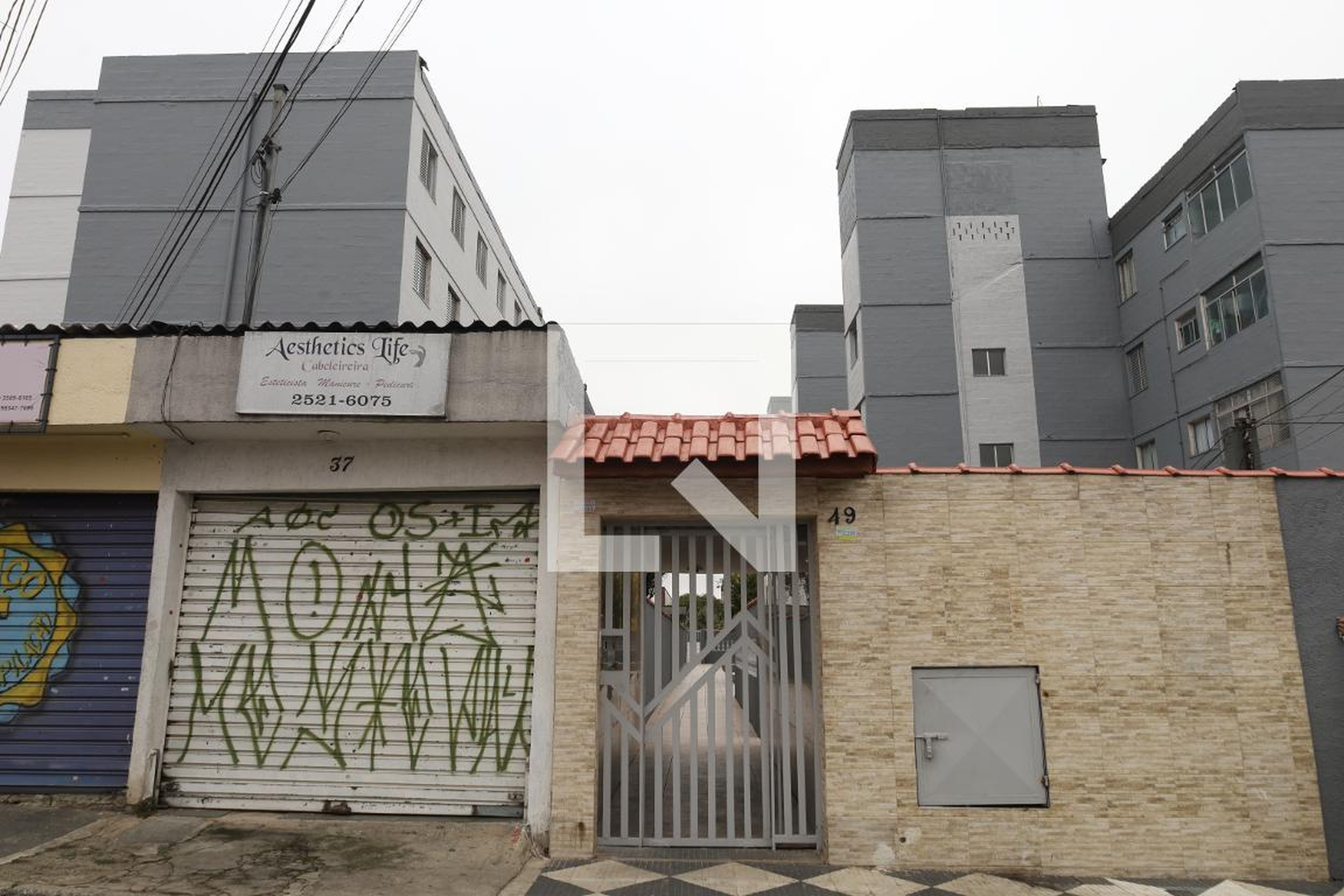 Fachada do condomínio Edifício Quaresmeiras IV