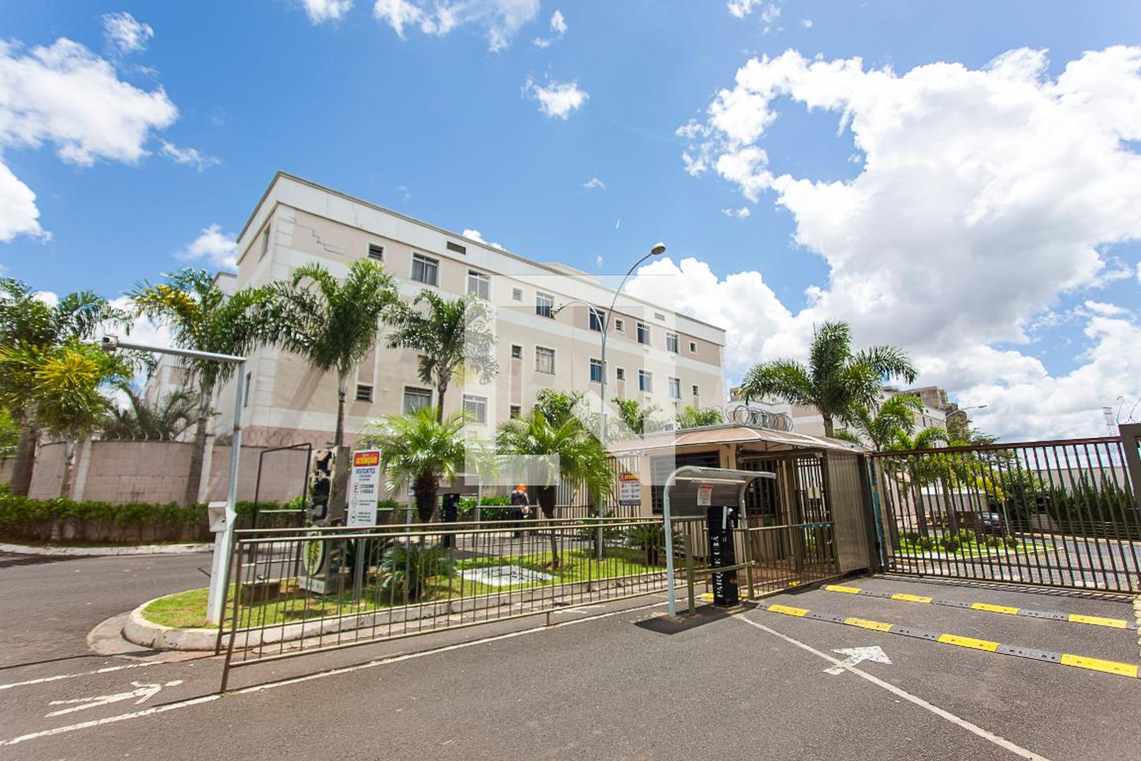 Fachada do Condominio Condomínio Parque Ubá