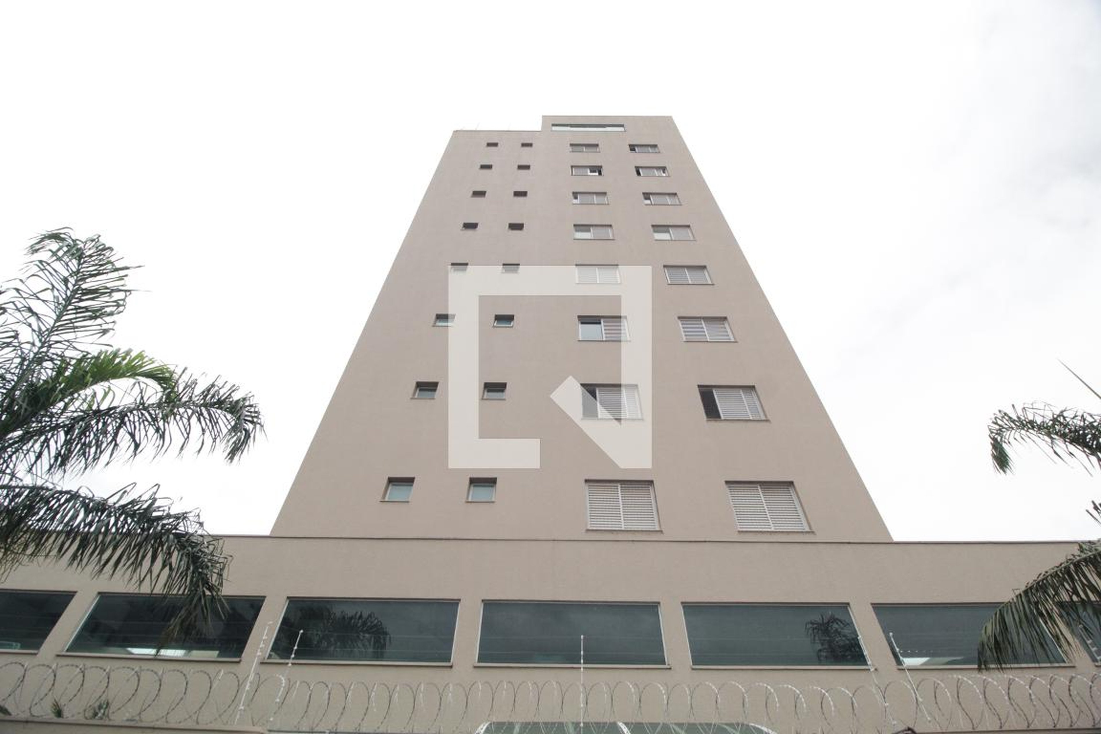 Fachada Condomínio em Rua Alexandre Marquez, 623