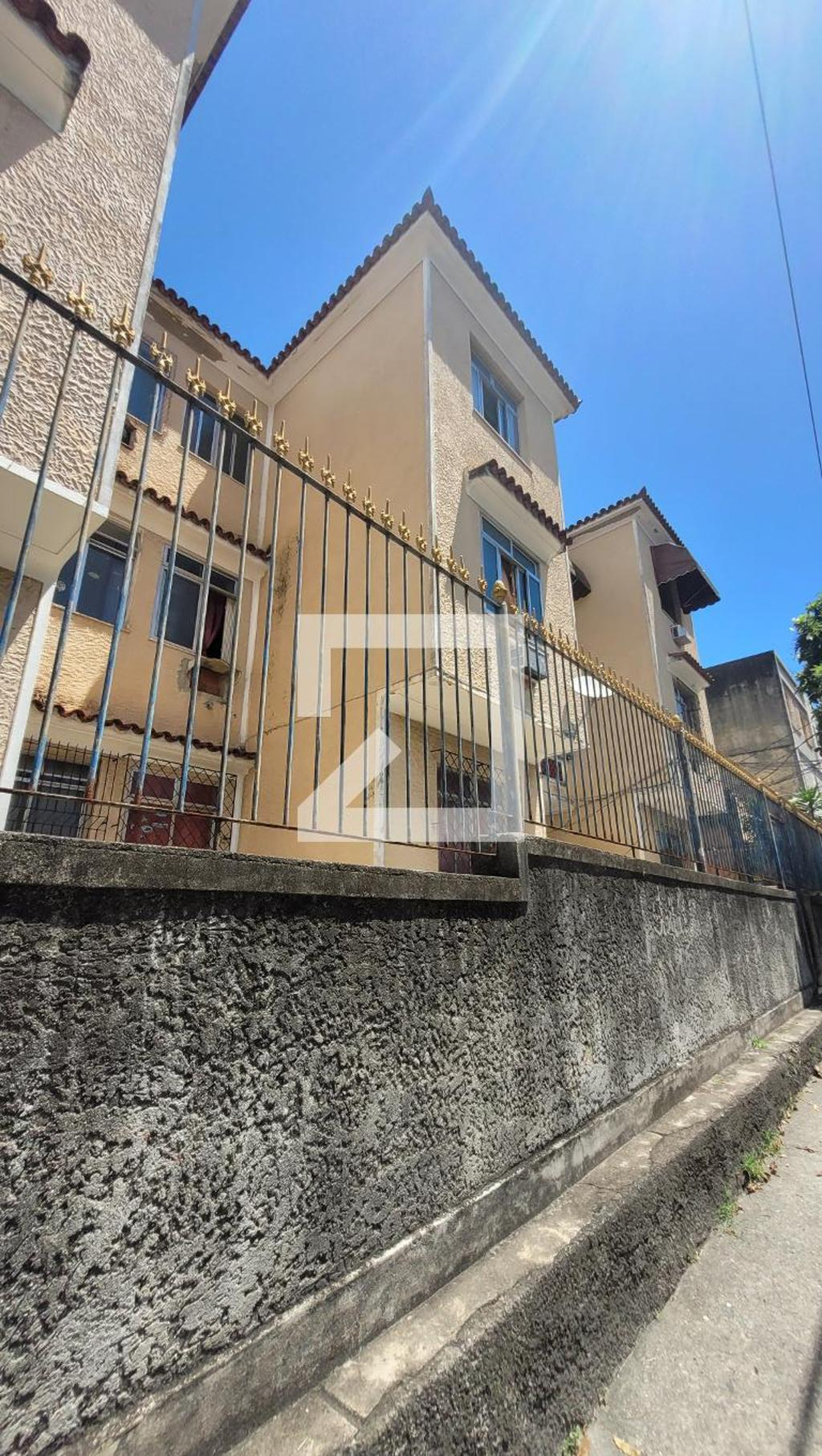 Fachada Condomínio em Rua Barbosa, 276