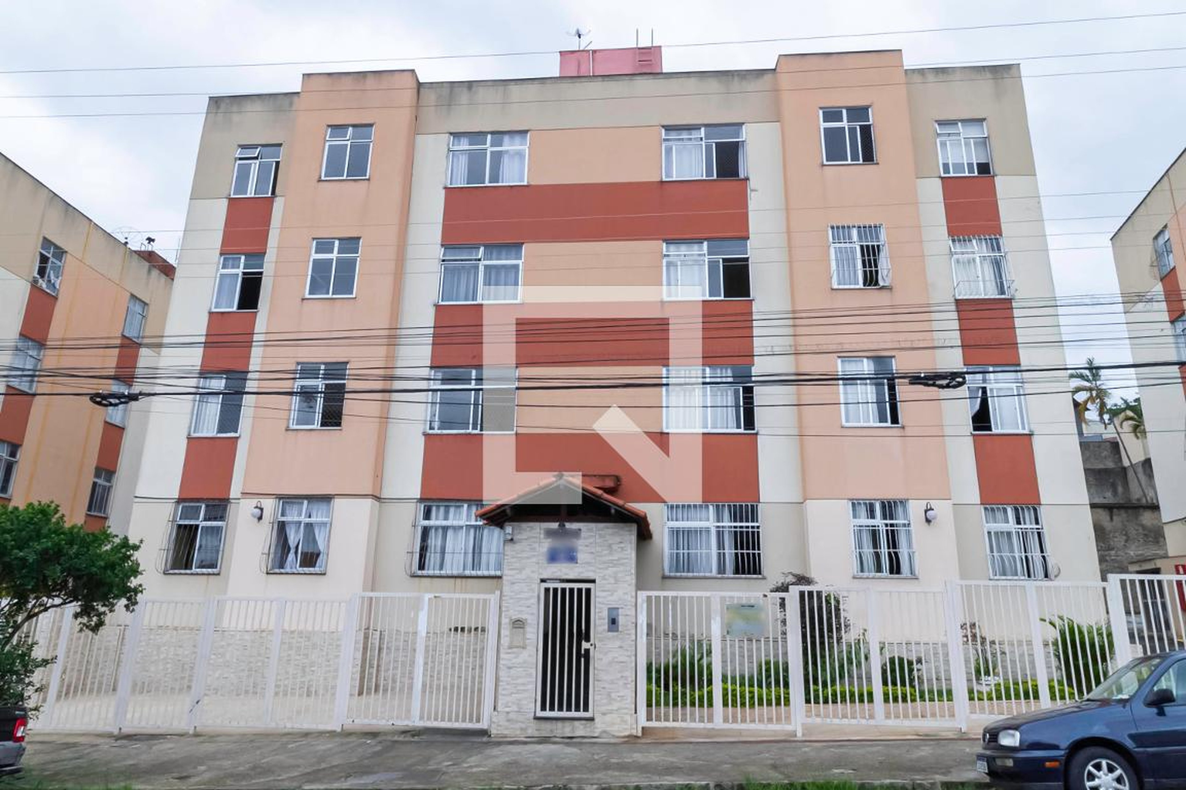 Fachada Condomínio em Rua Leonil Prata, 615