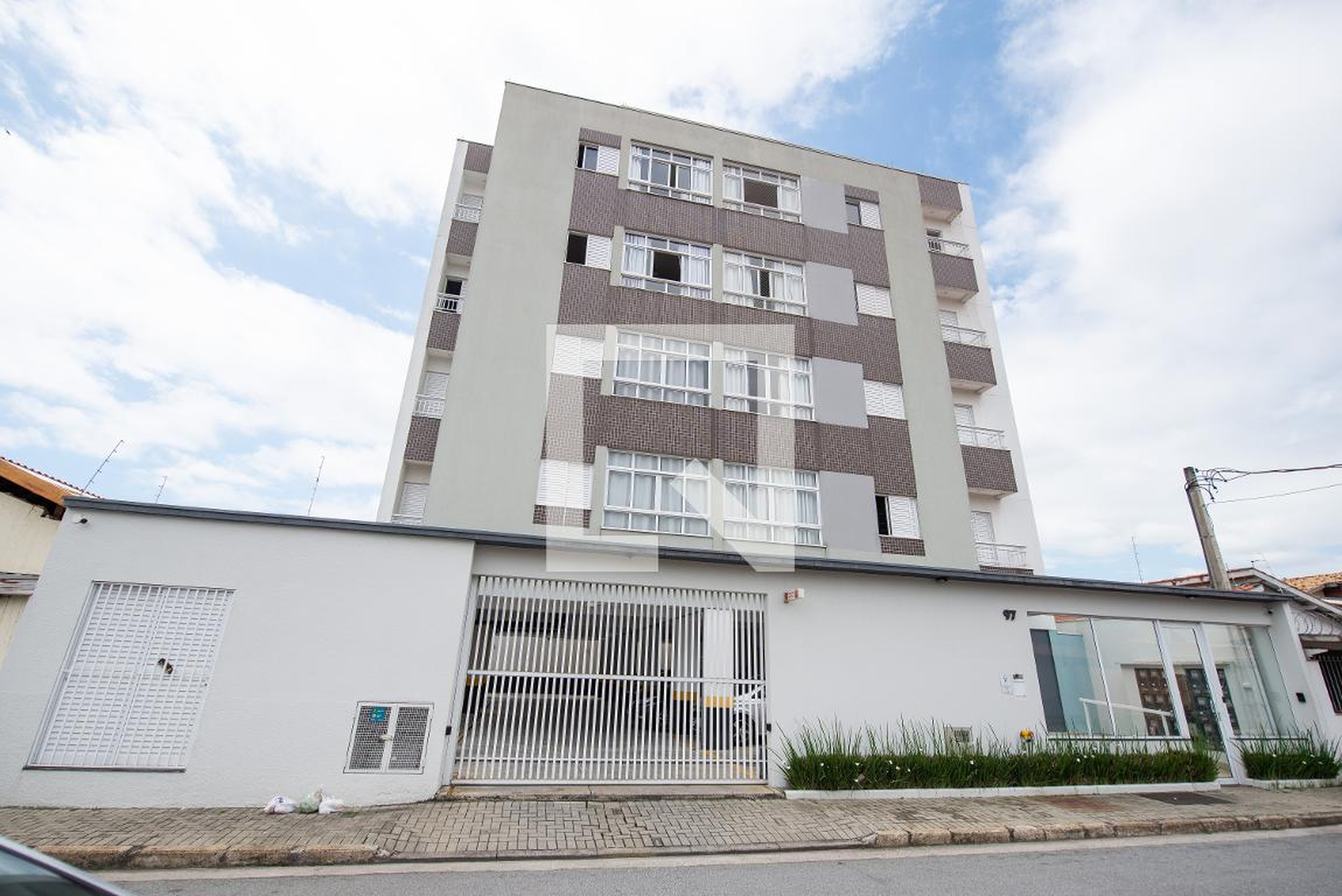 Fachada do Prédio Condomínio em Rua Sebastião de Abreu, 97