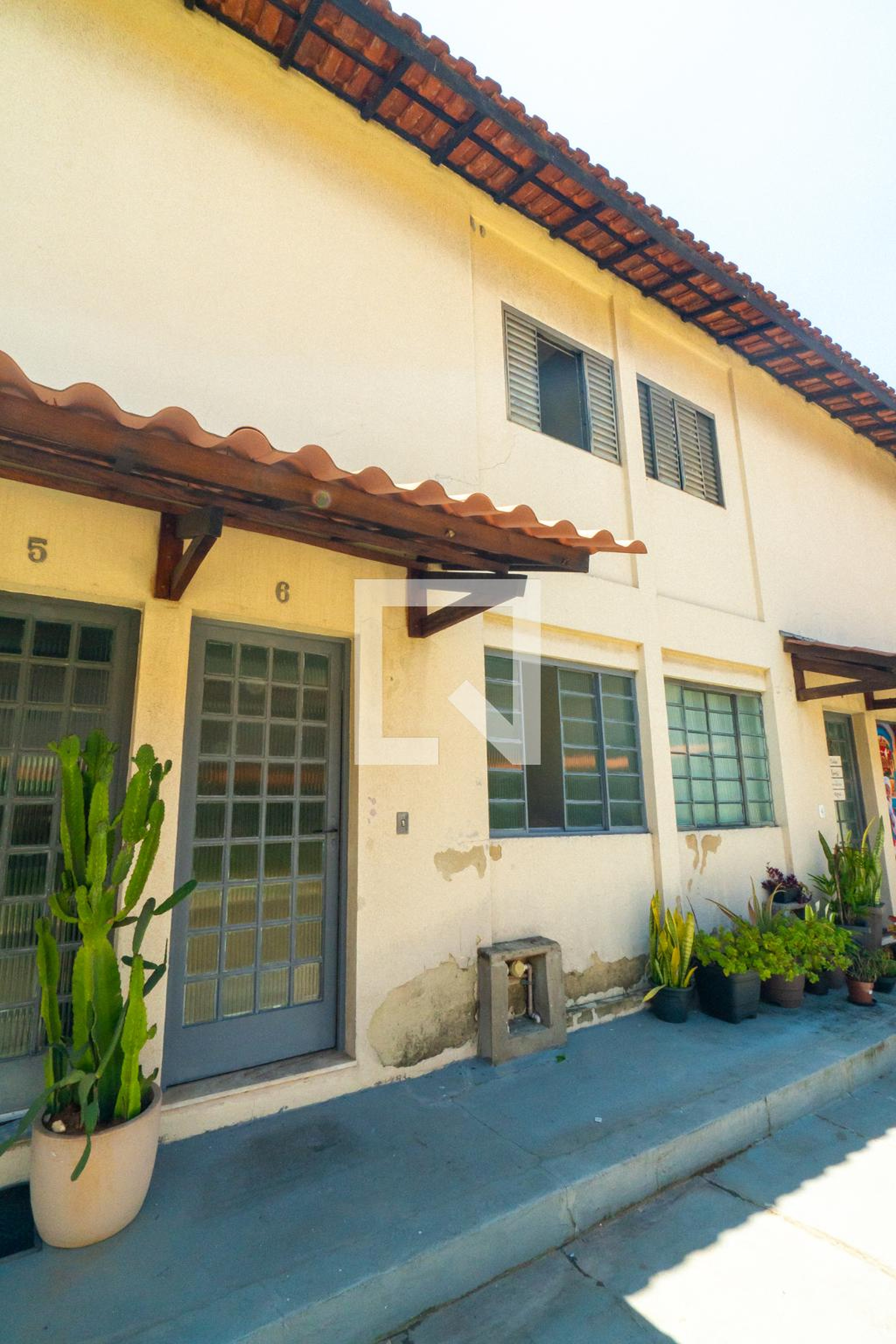 Fachada Condomínio em Rua Delfino Facchina, 343