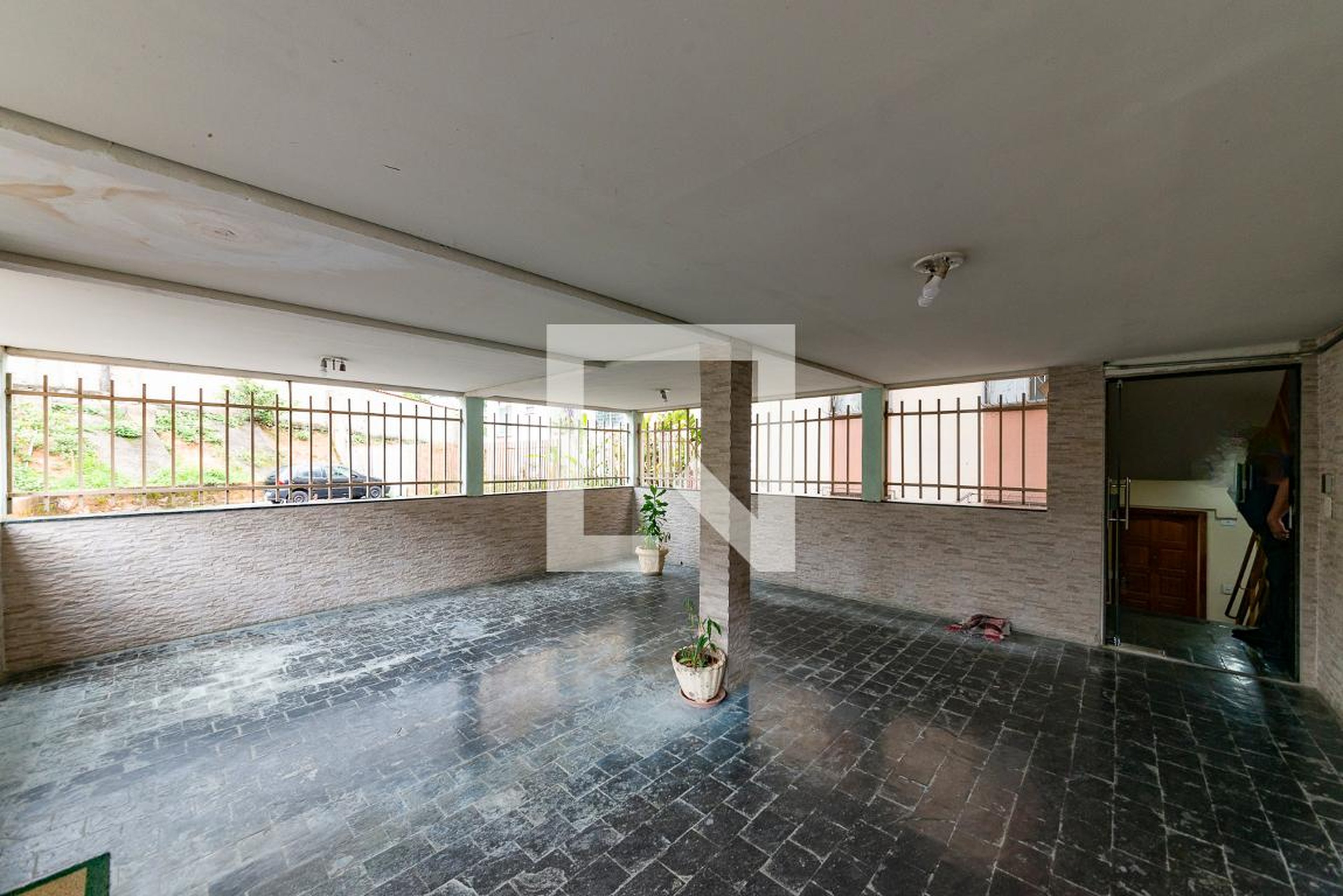 Hall de entrada Condomínio em Rua Hilarino Benedito Malta, 54