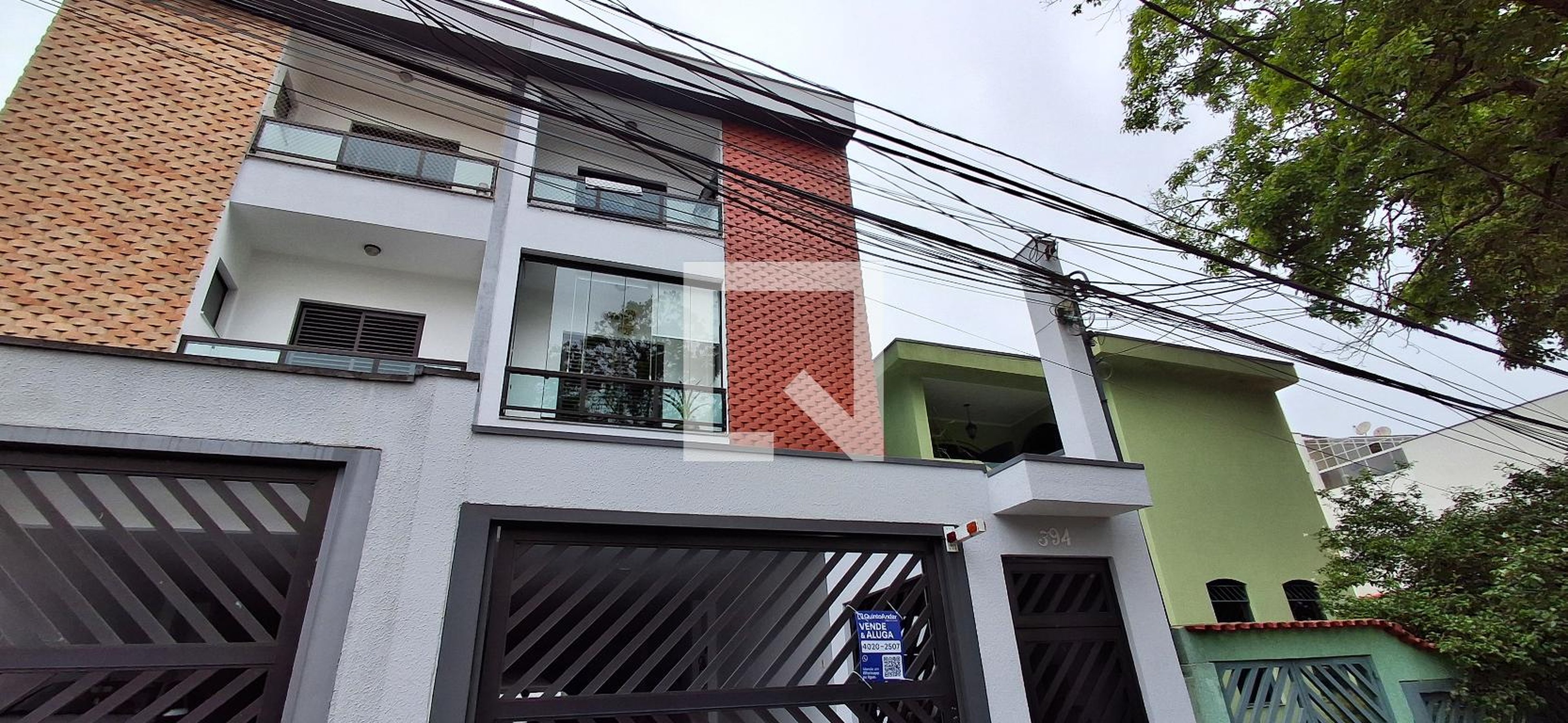 Fachada Condomínio em Rua Abernesia, 394