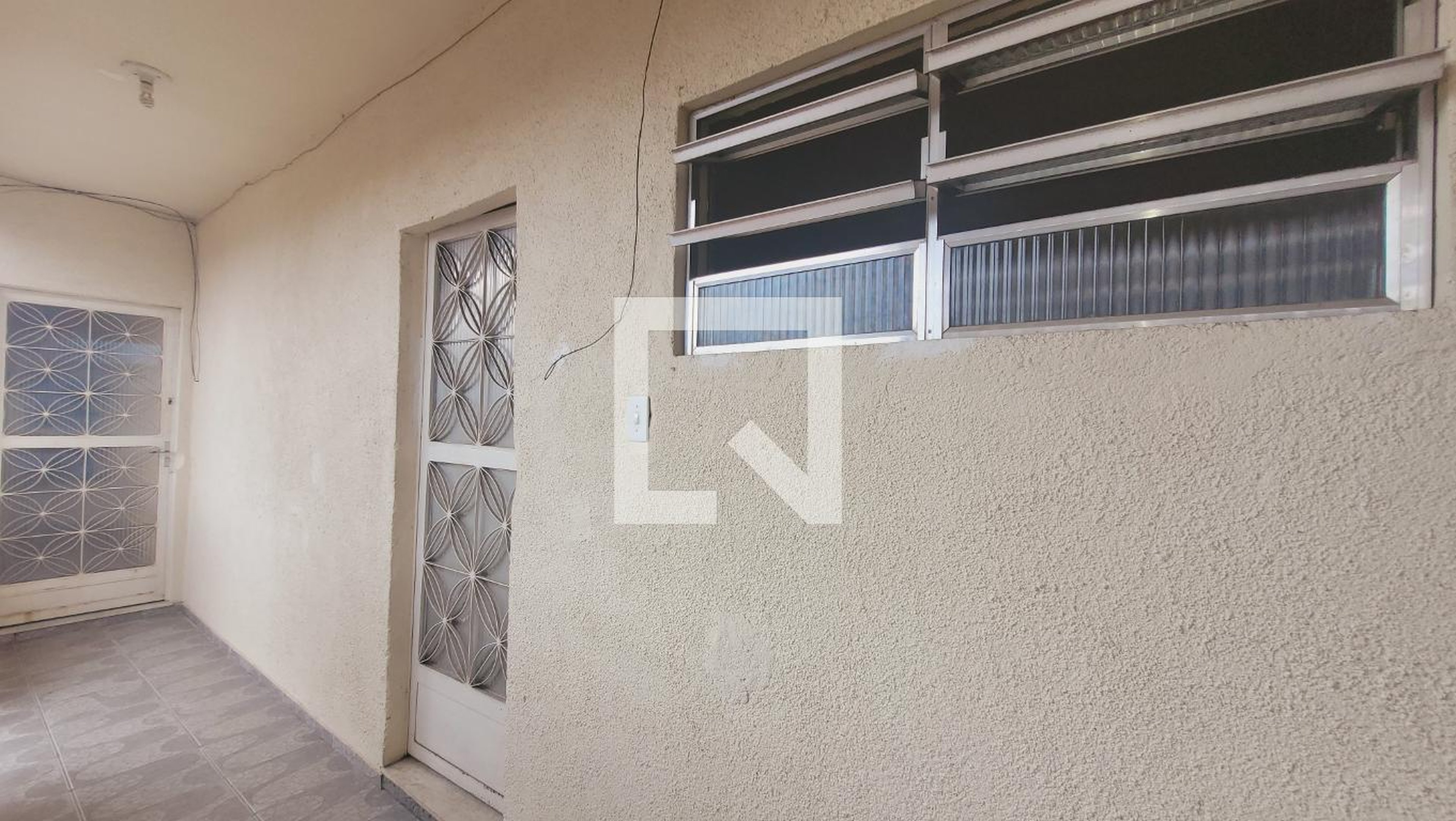 Fachada Condomínio em Rua Alves do Vale, 148