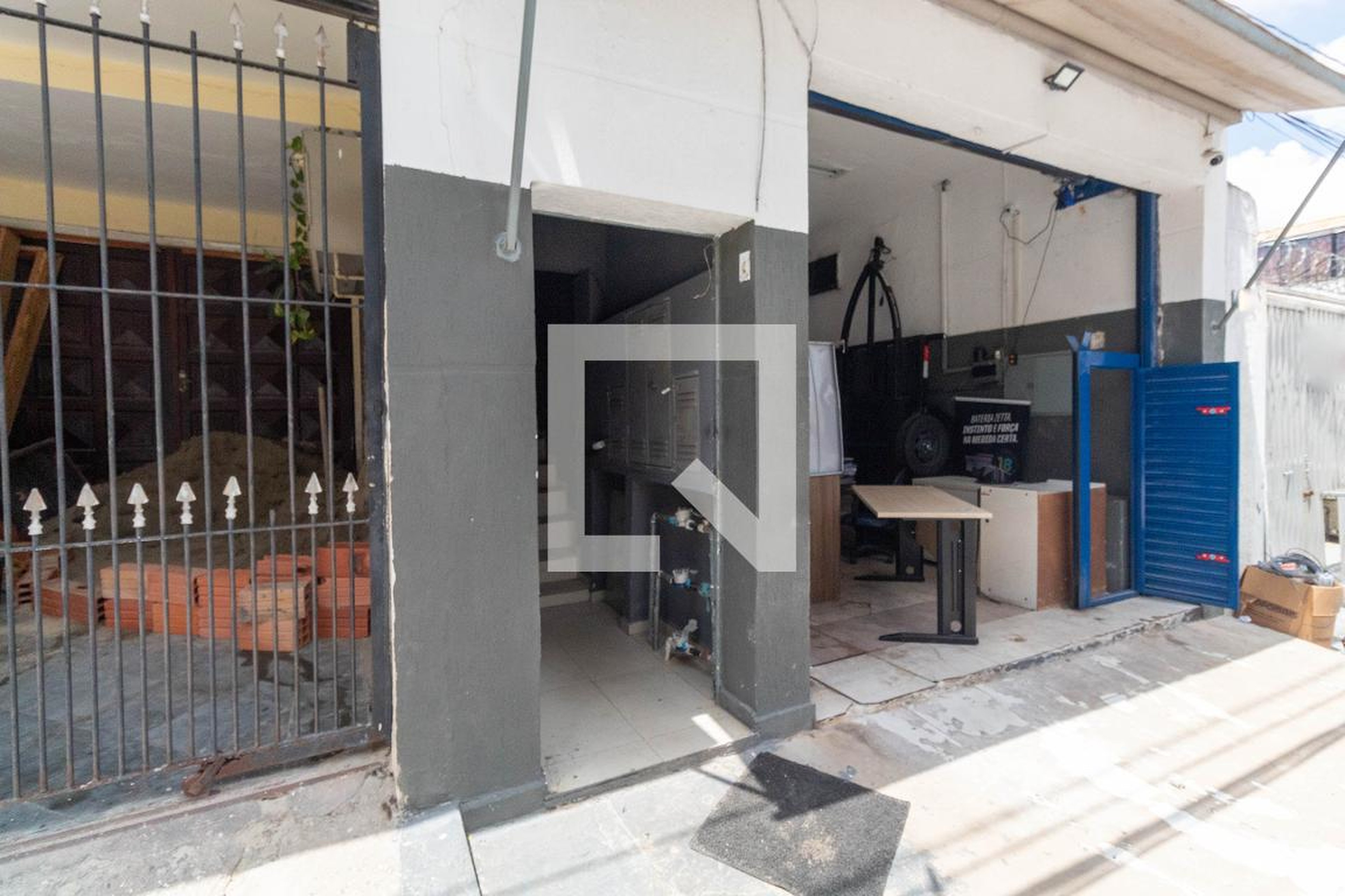 Fachada Condomínio em Rua Raimundo de Oliveira, 124