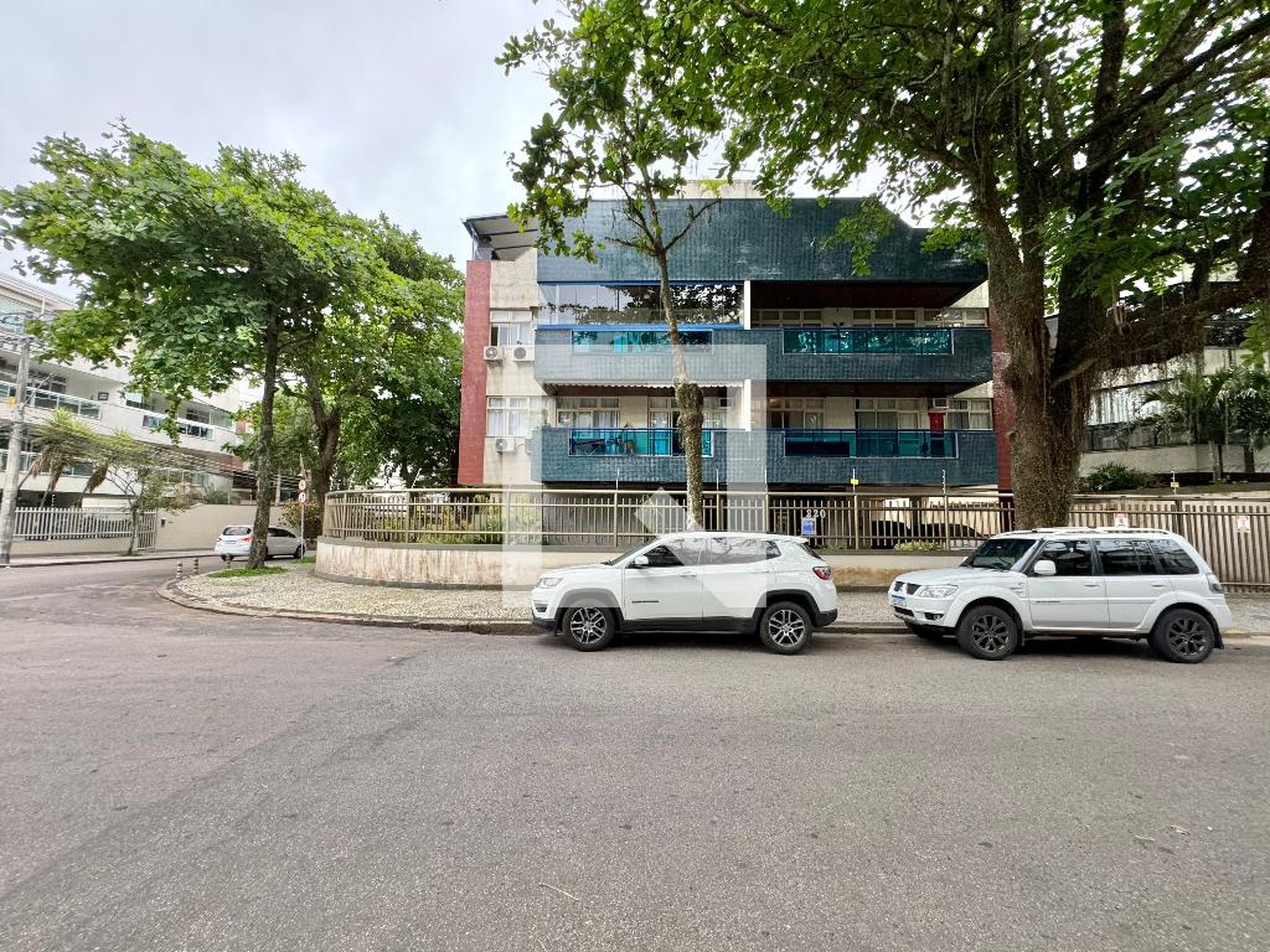 Fachada Condomínio em Rua Demóstenes Madureira de Pinho, 220