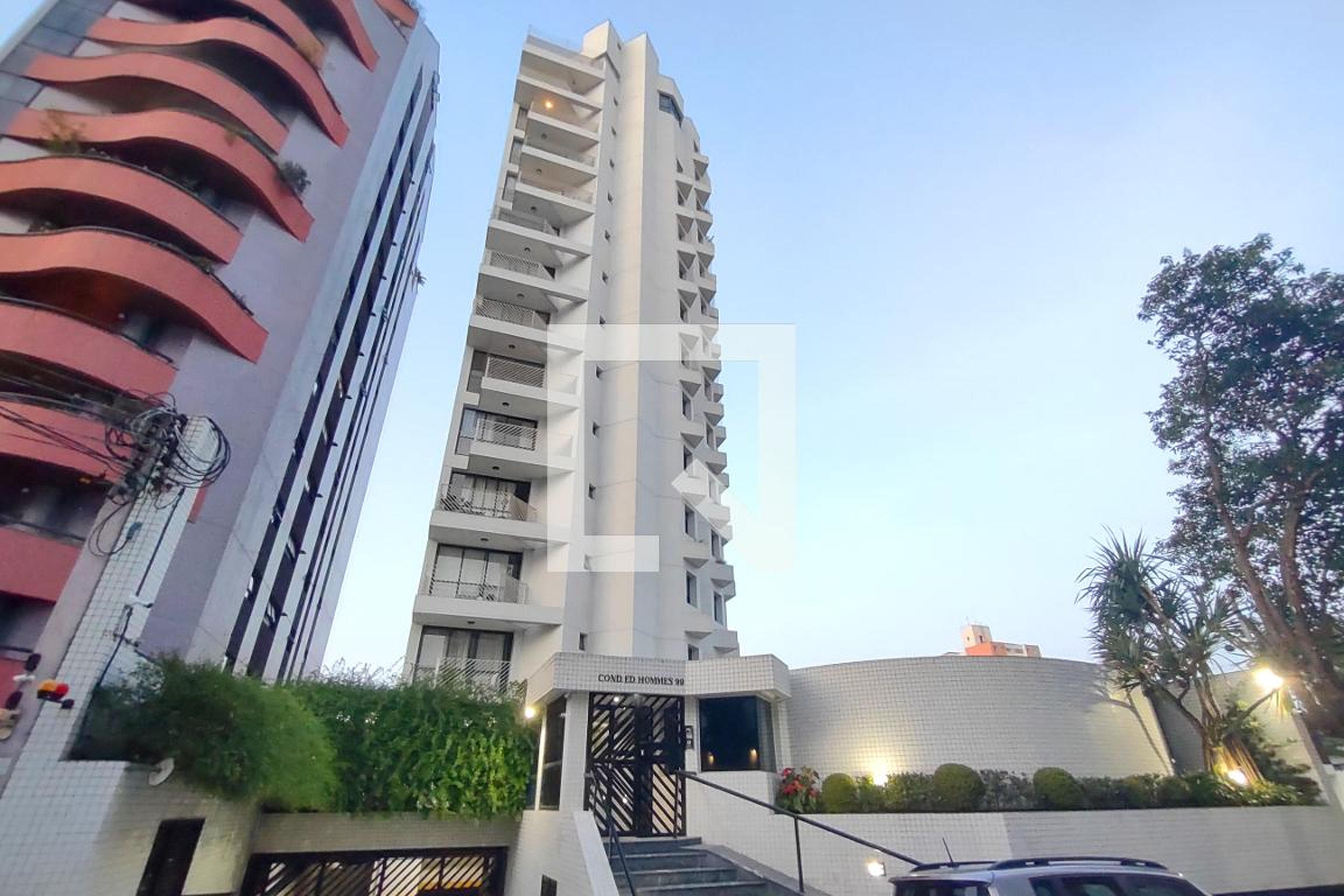 Fachada Edifício Hommes