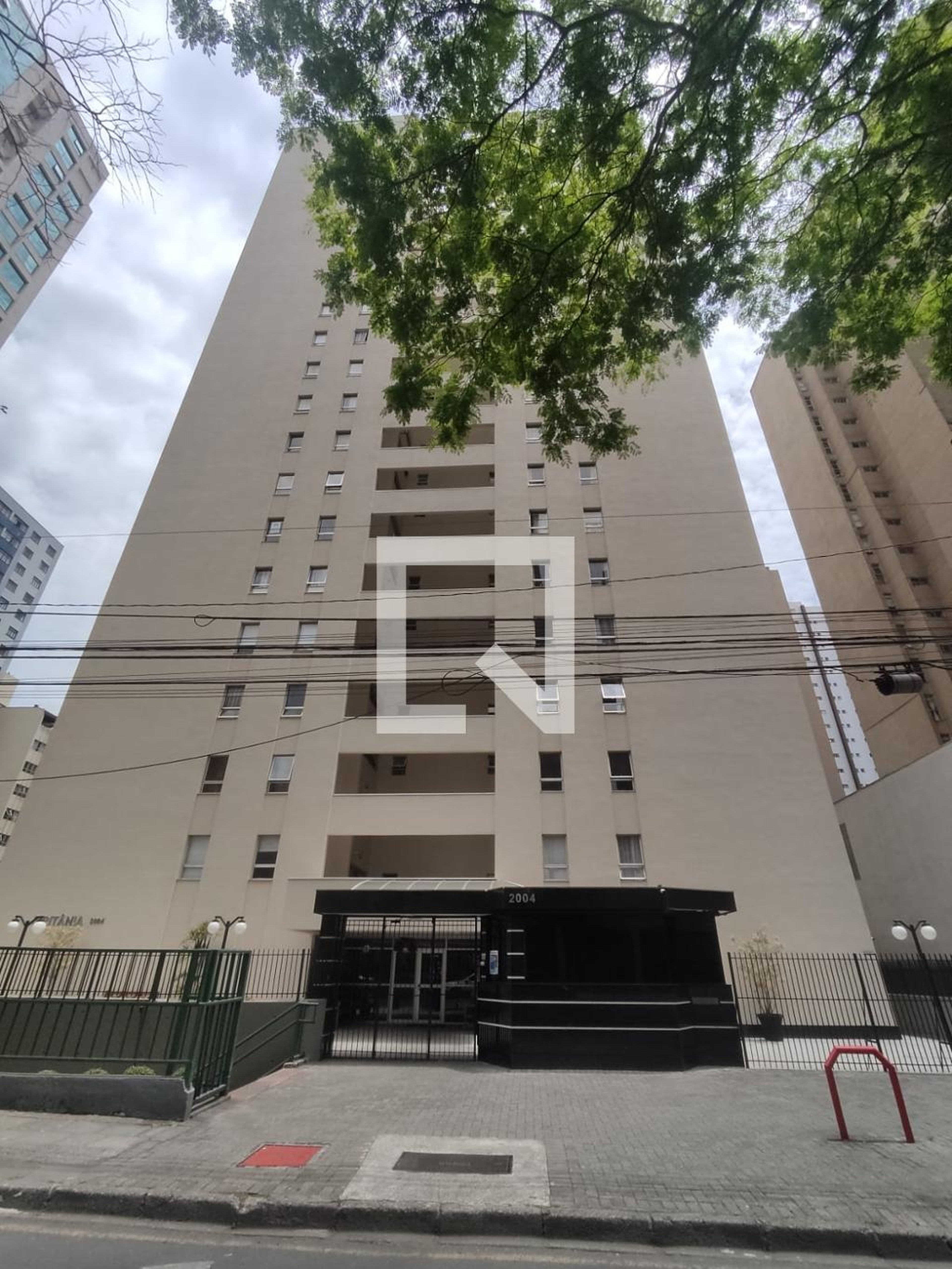 Fachada do condomínio Condomínio em Alameda Doutor Carlos de Carvalho, 1530