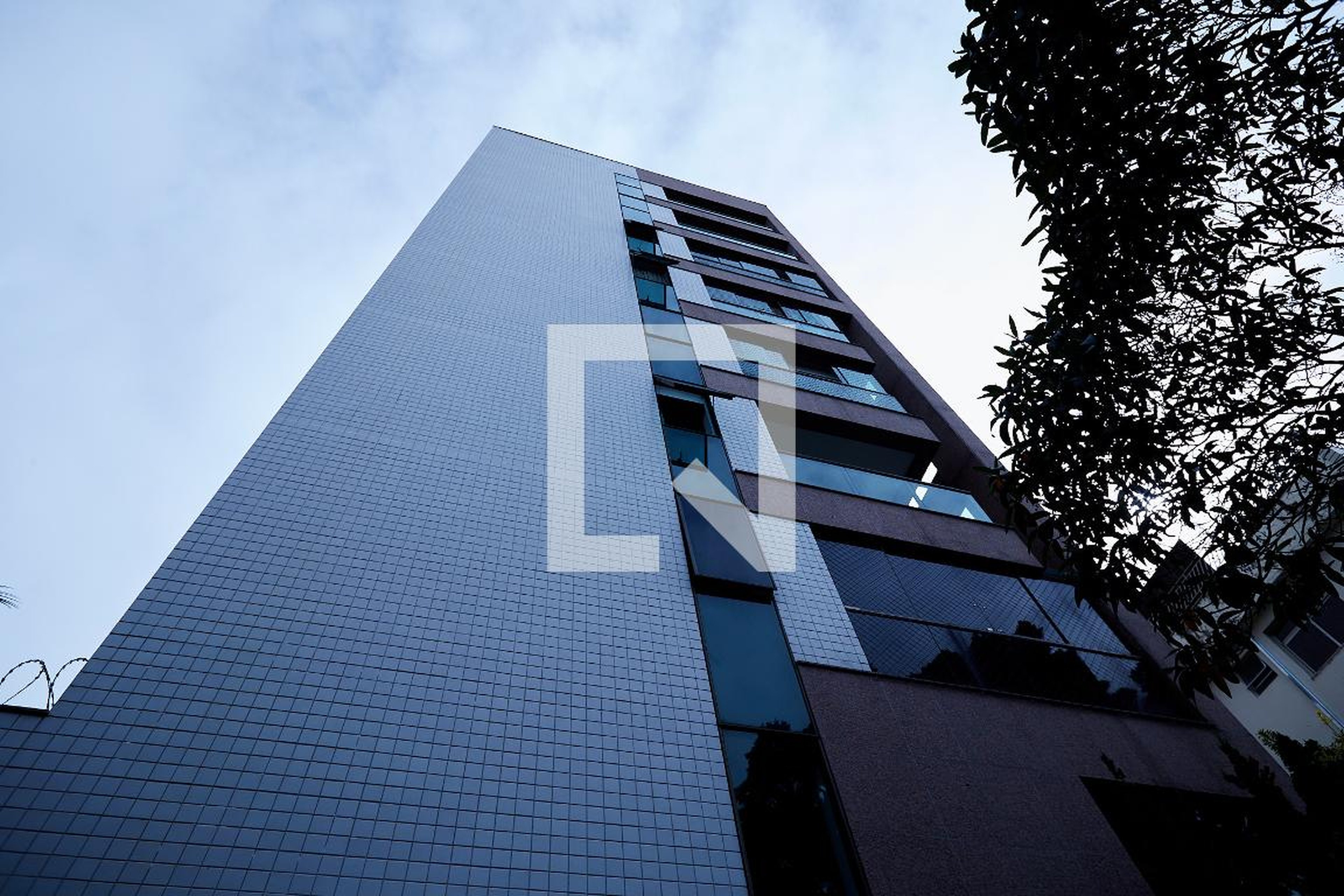 Fachada Condomínio em Rua Benjamim Moss, 179