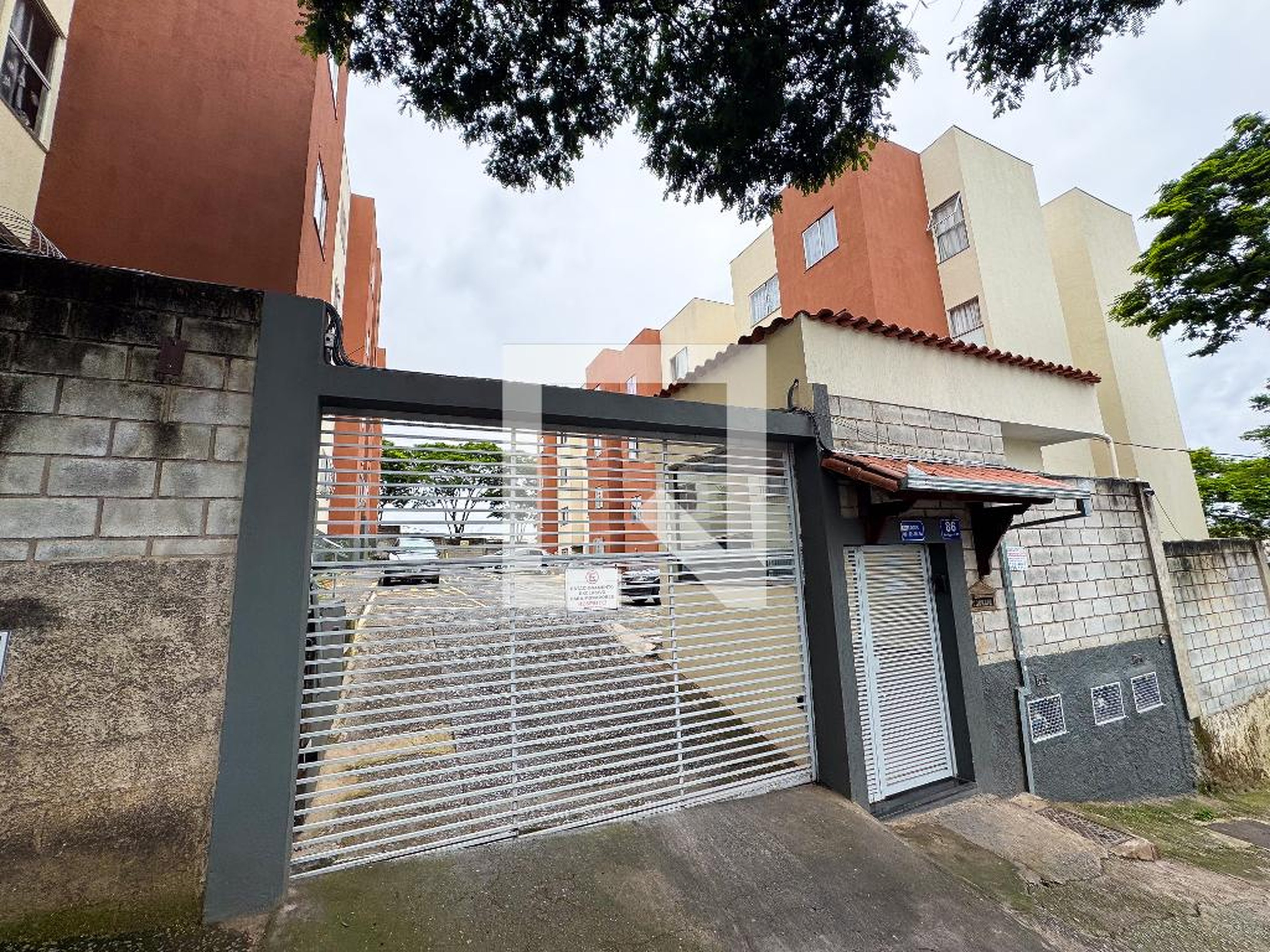 Fachada Condomínio em Rua Adelina Maria de Oliveira, 85