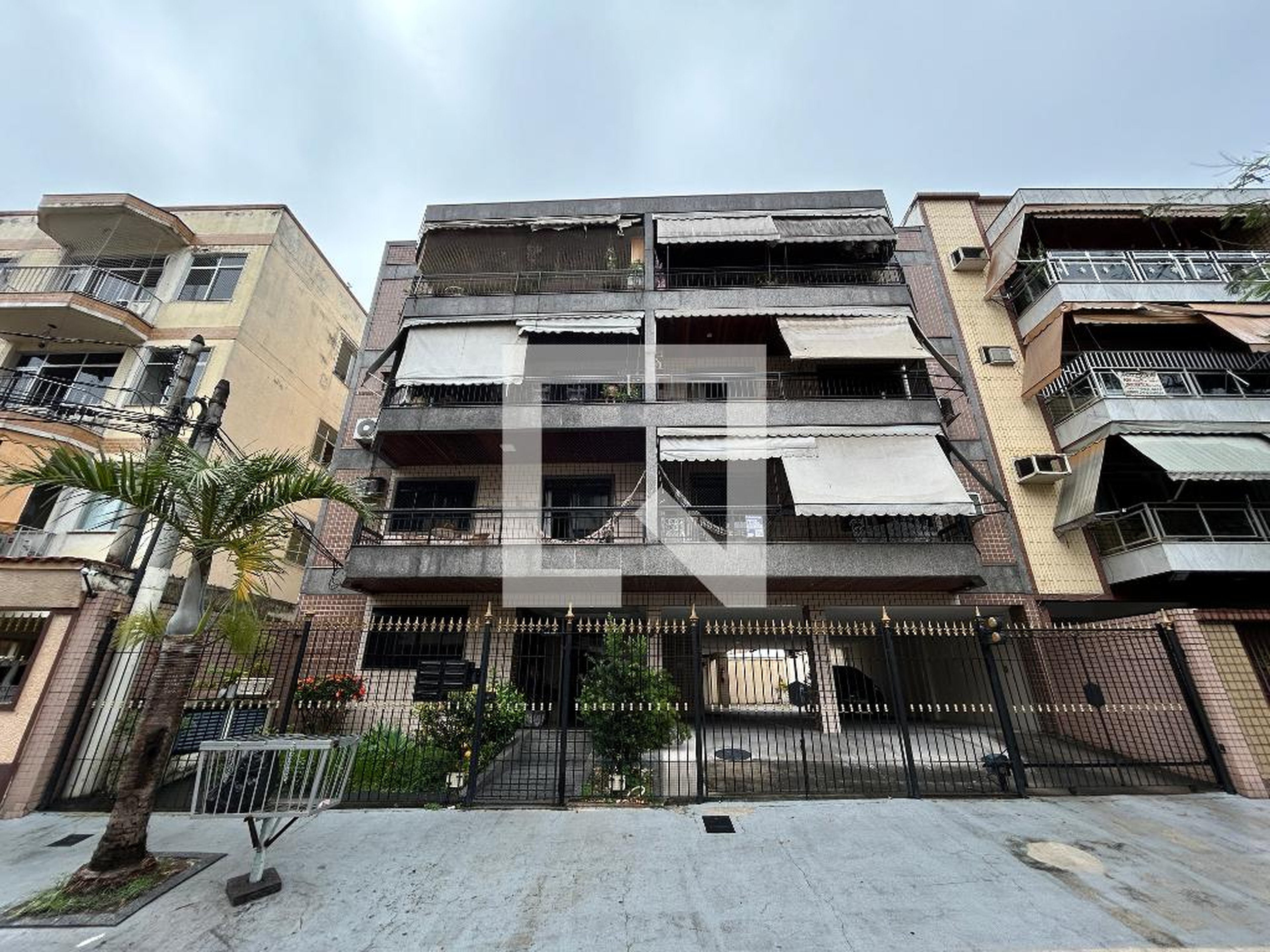 Fachada Condomínio em Rua Águas Mornas, 95