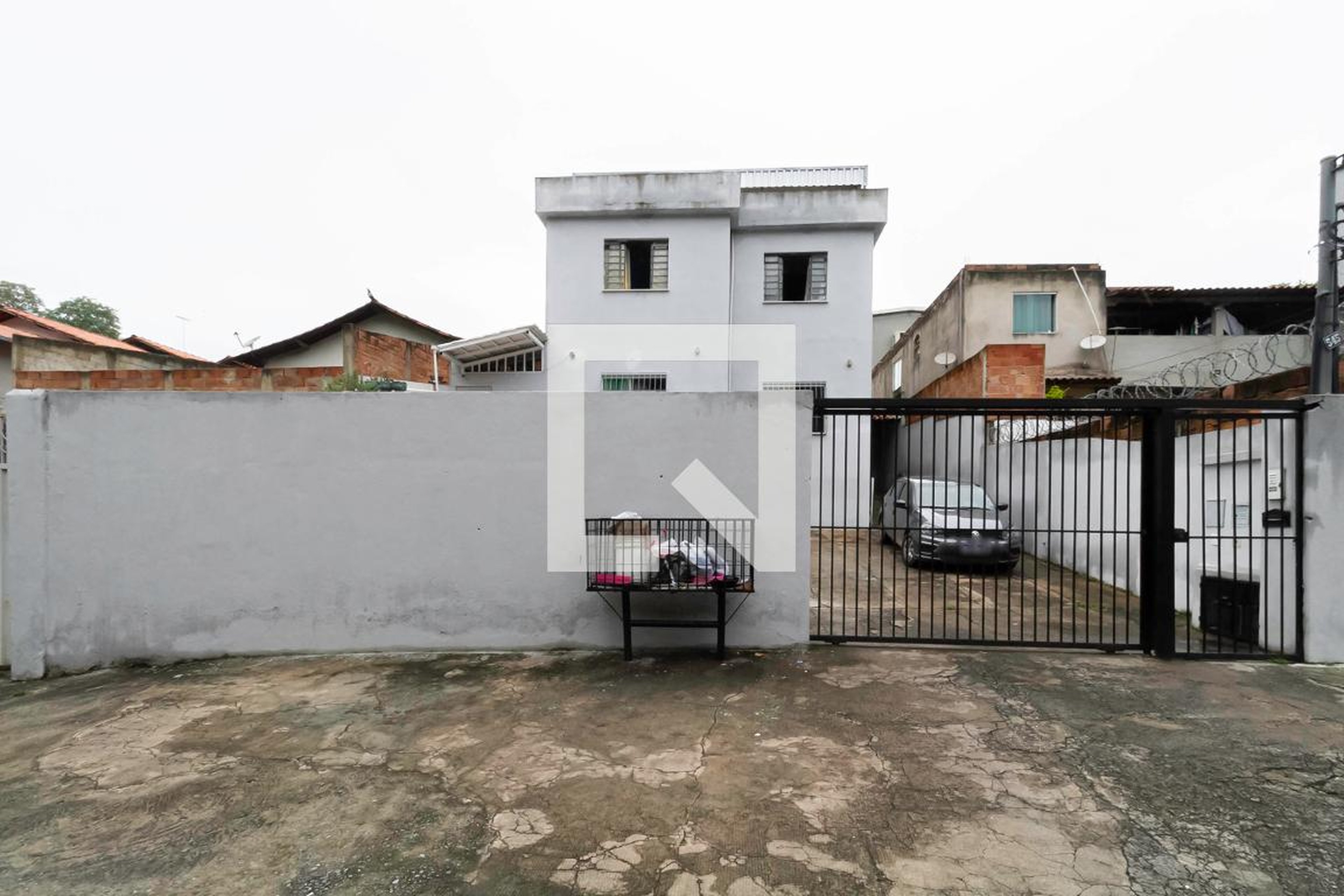 Fachada Condomínio em Rua Cheflera, 545