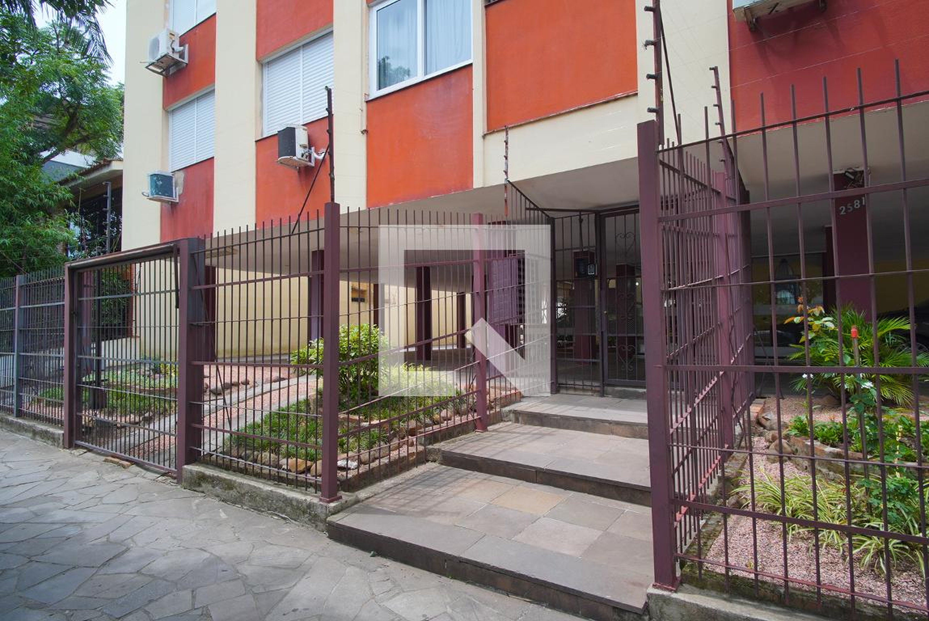 Fachada Condomínio em Rua Anita Garibaldi, 2581