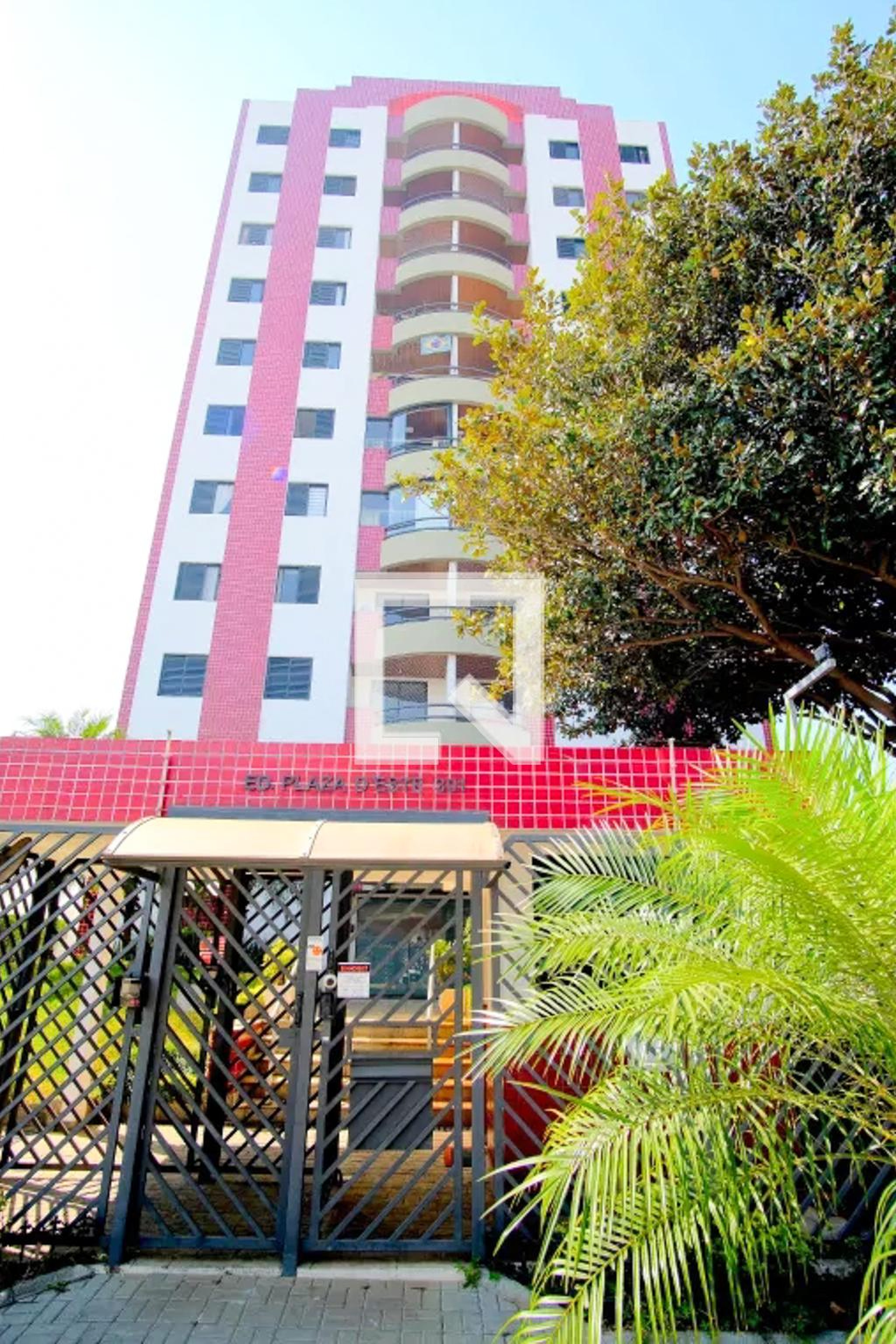 Fachada Condomínio em Rua Júlio Colaço, 350