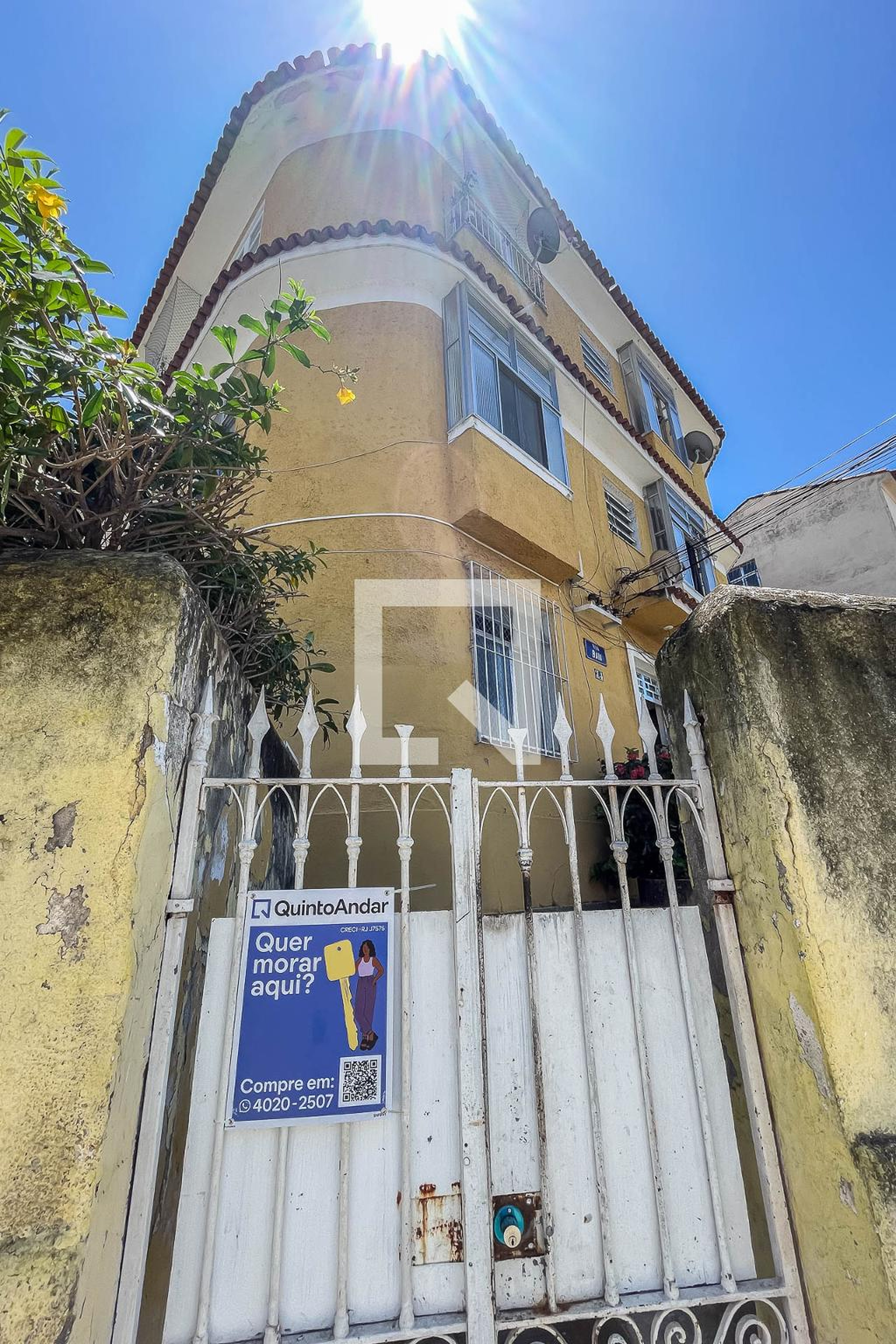 Fachada Condomínio em Rua Bahia, 84