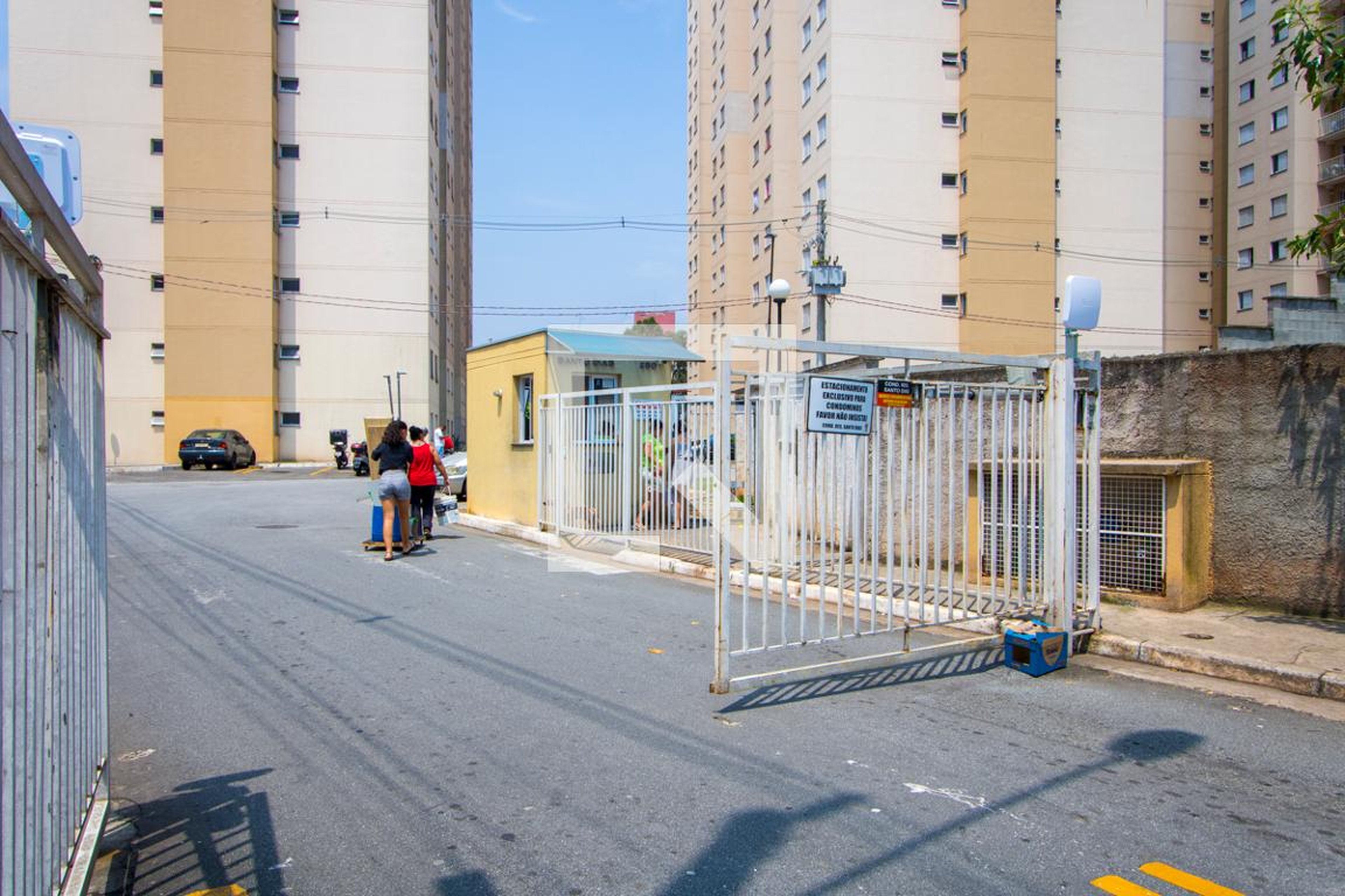 Fachada do condomínio Condomínio em Rua Professor Odila Bento, 250