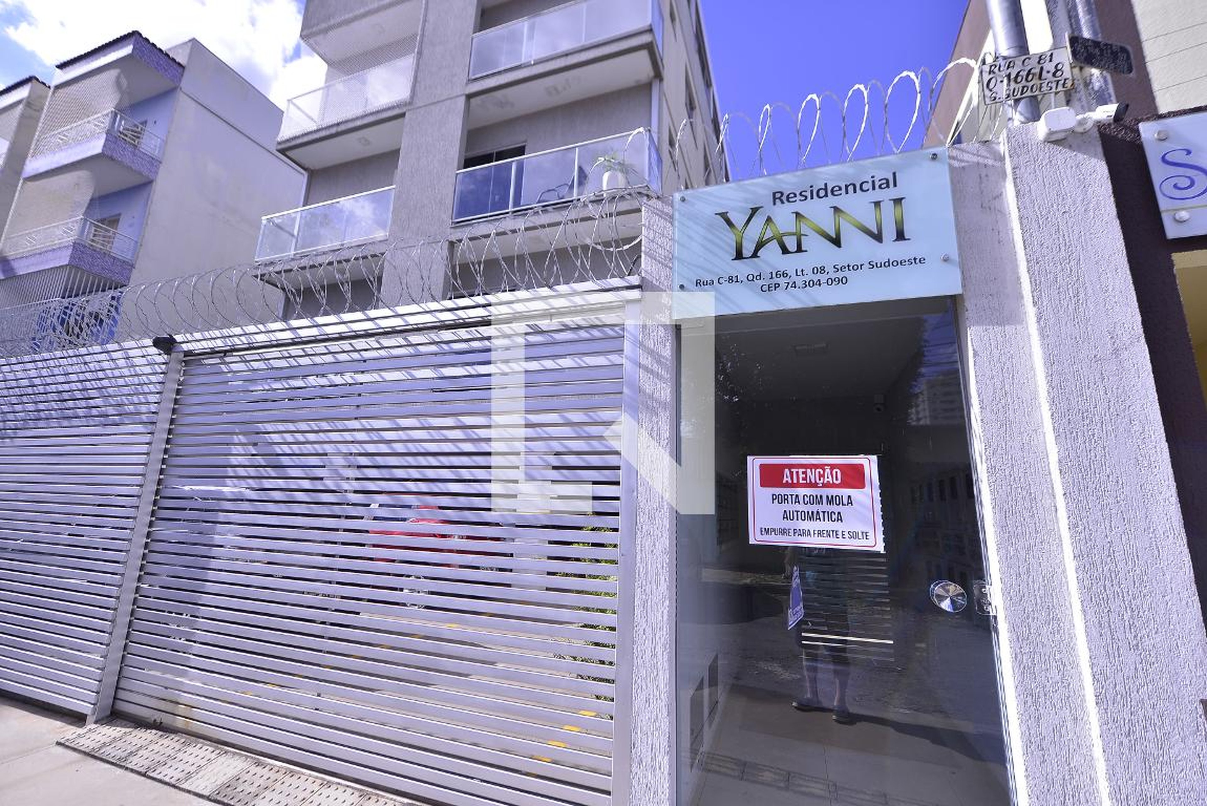 Fachada Condomínio em Rua C-81, 0