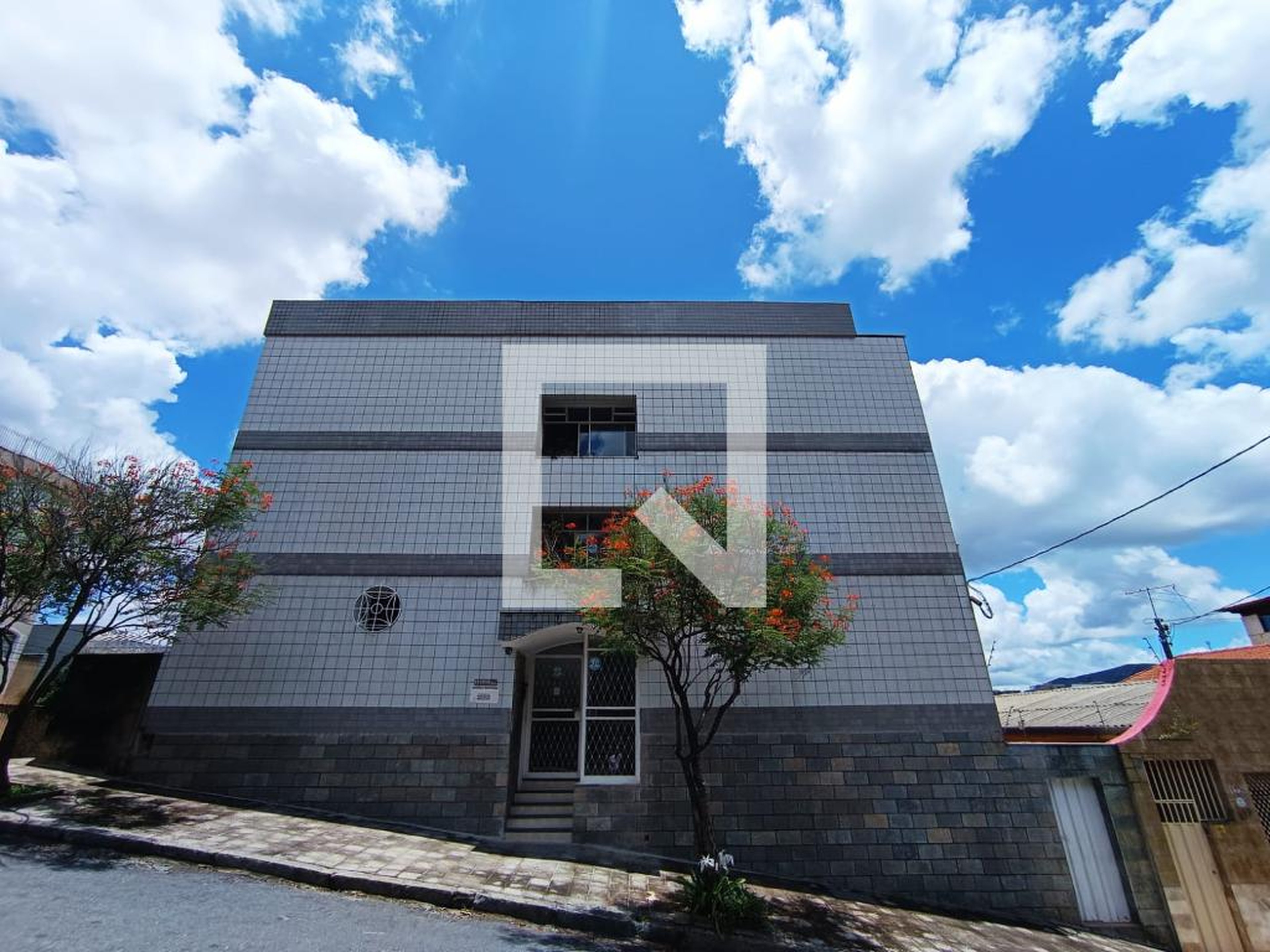 Fachada Condomínio em Rua Alvinópolis, 359