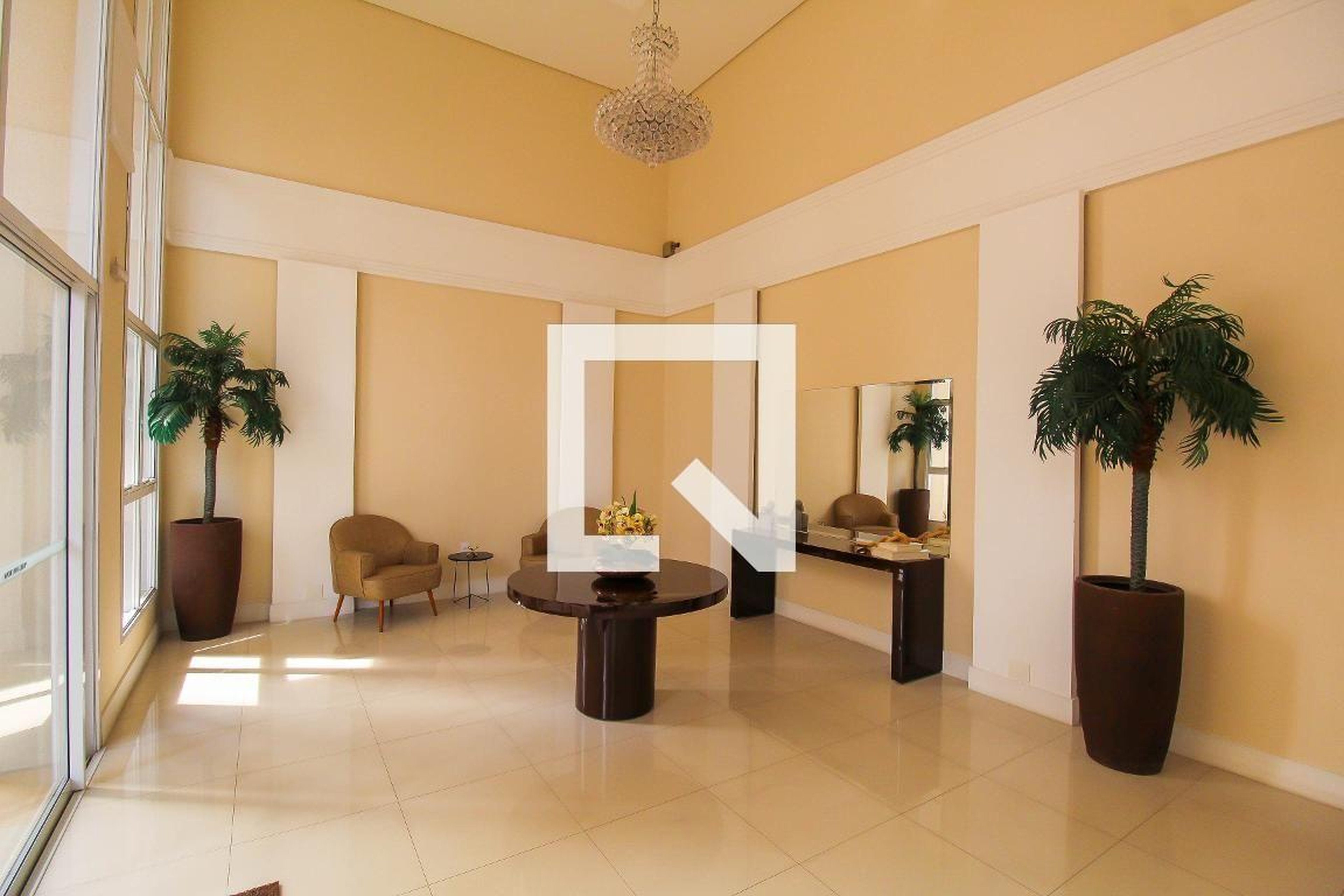 Hall - Piazza di Verona