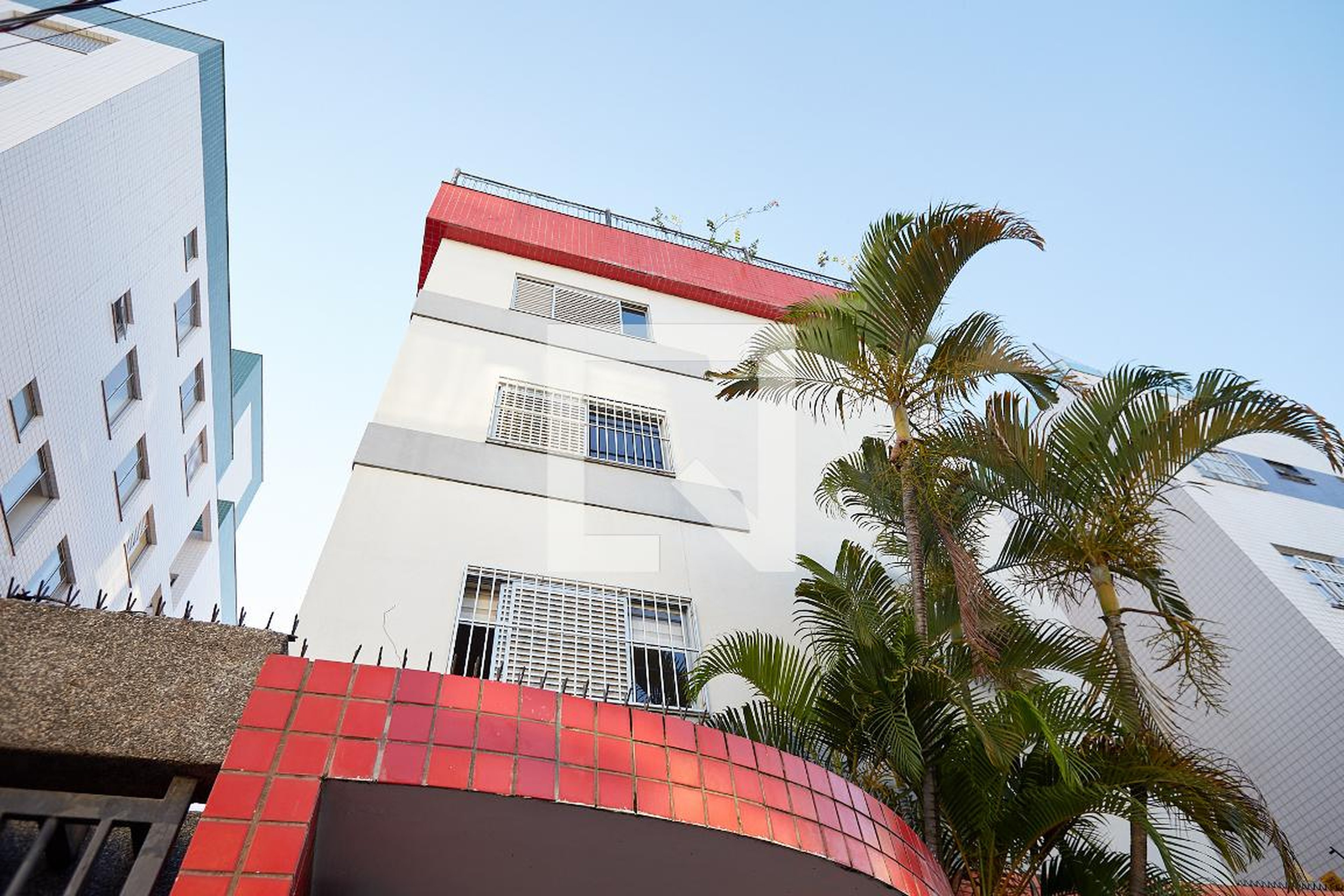 Fachada Condomínio em Rua Barão de Cocáis, 481