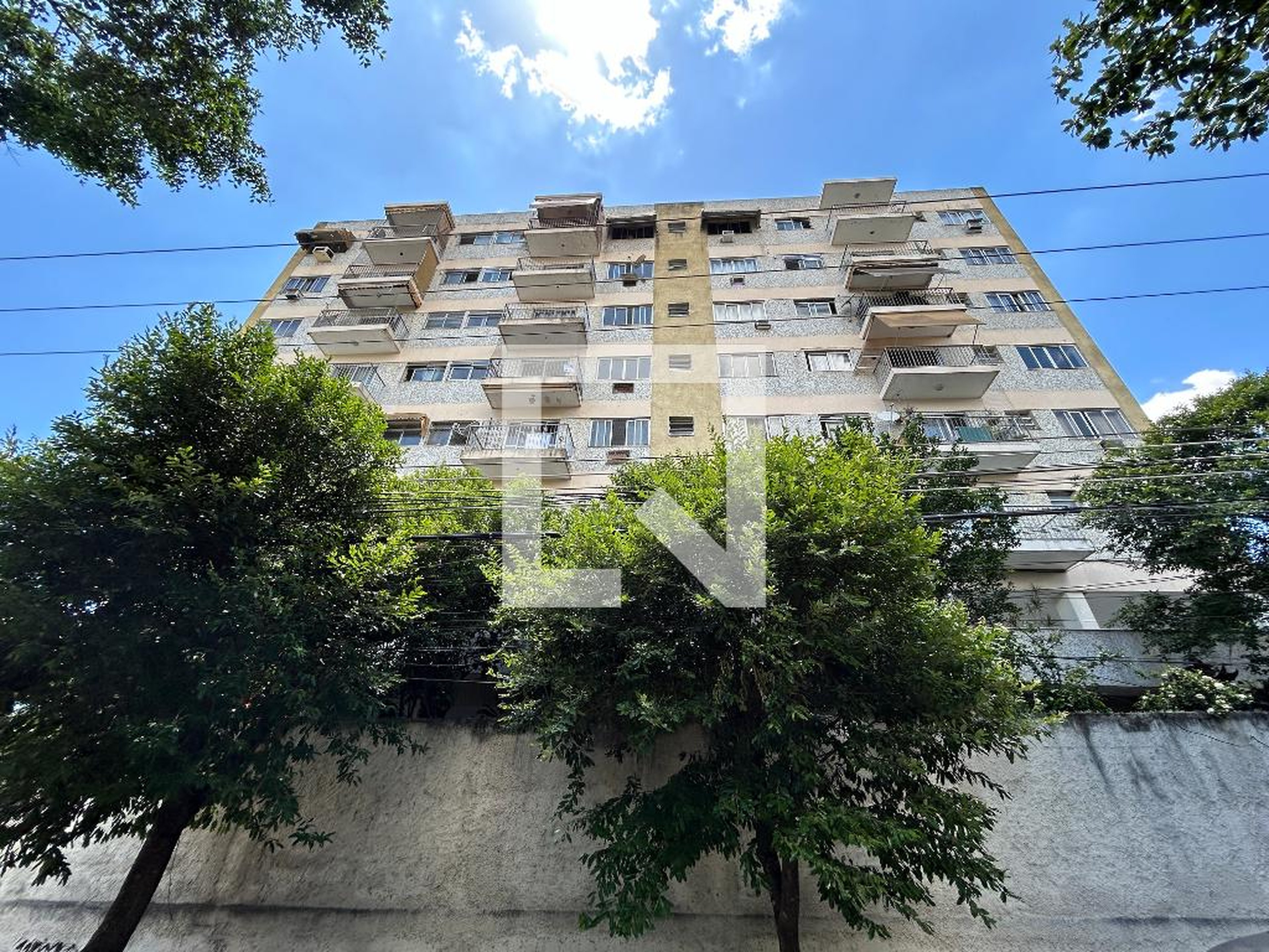 Fachada Condomínio em Rua Capitão Menezes, 1376