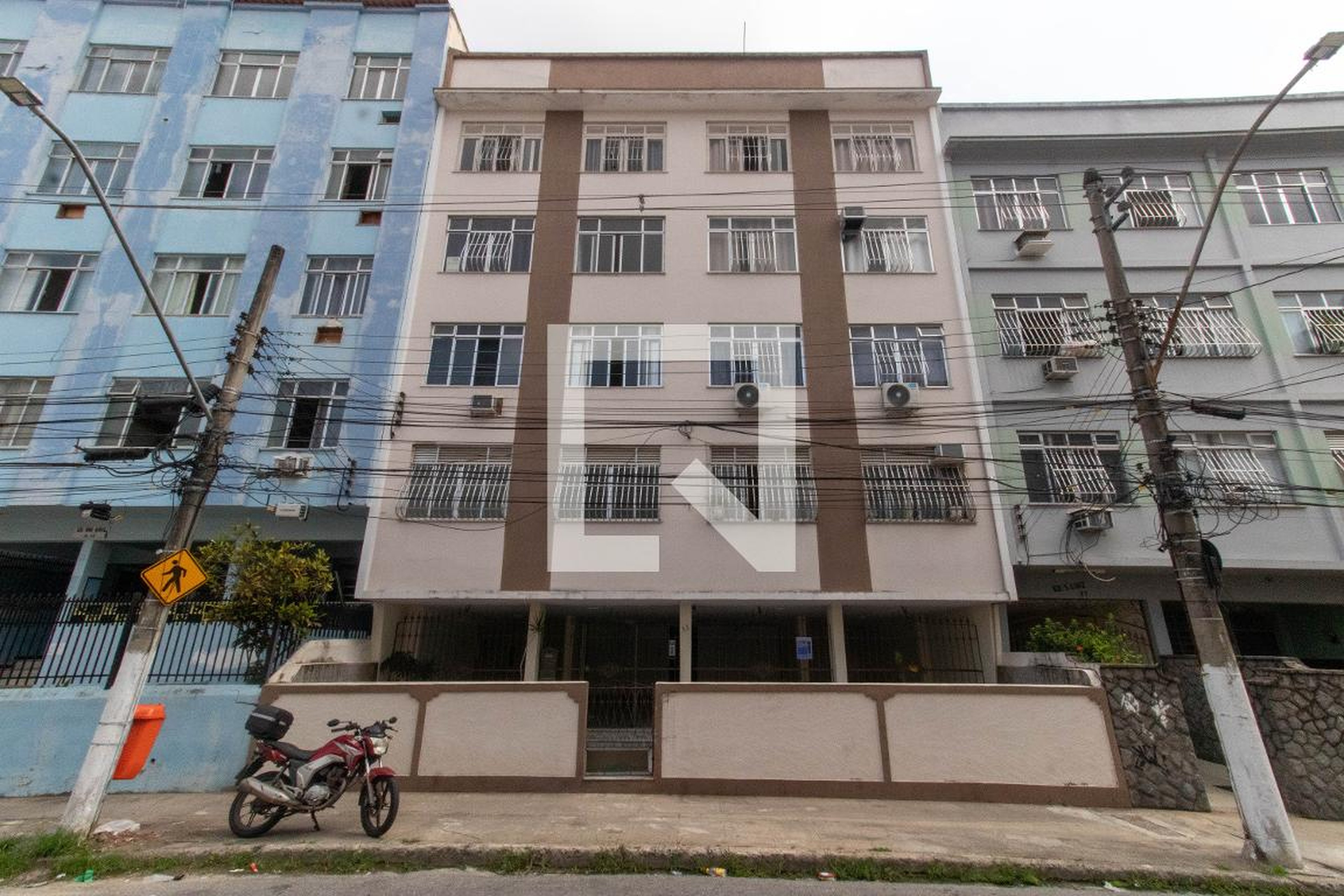 Fachada Condomínio em Rua Antônio Silva, 23