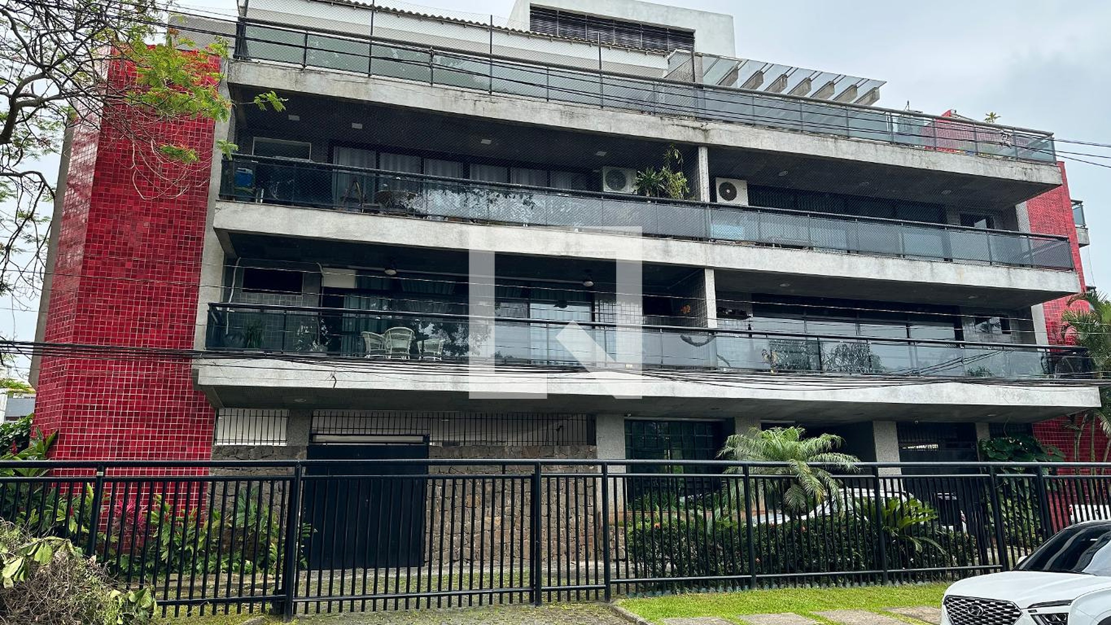 Fachada Condomínio em Rua Jorge Yunes, 20