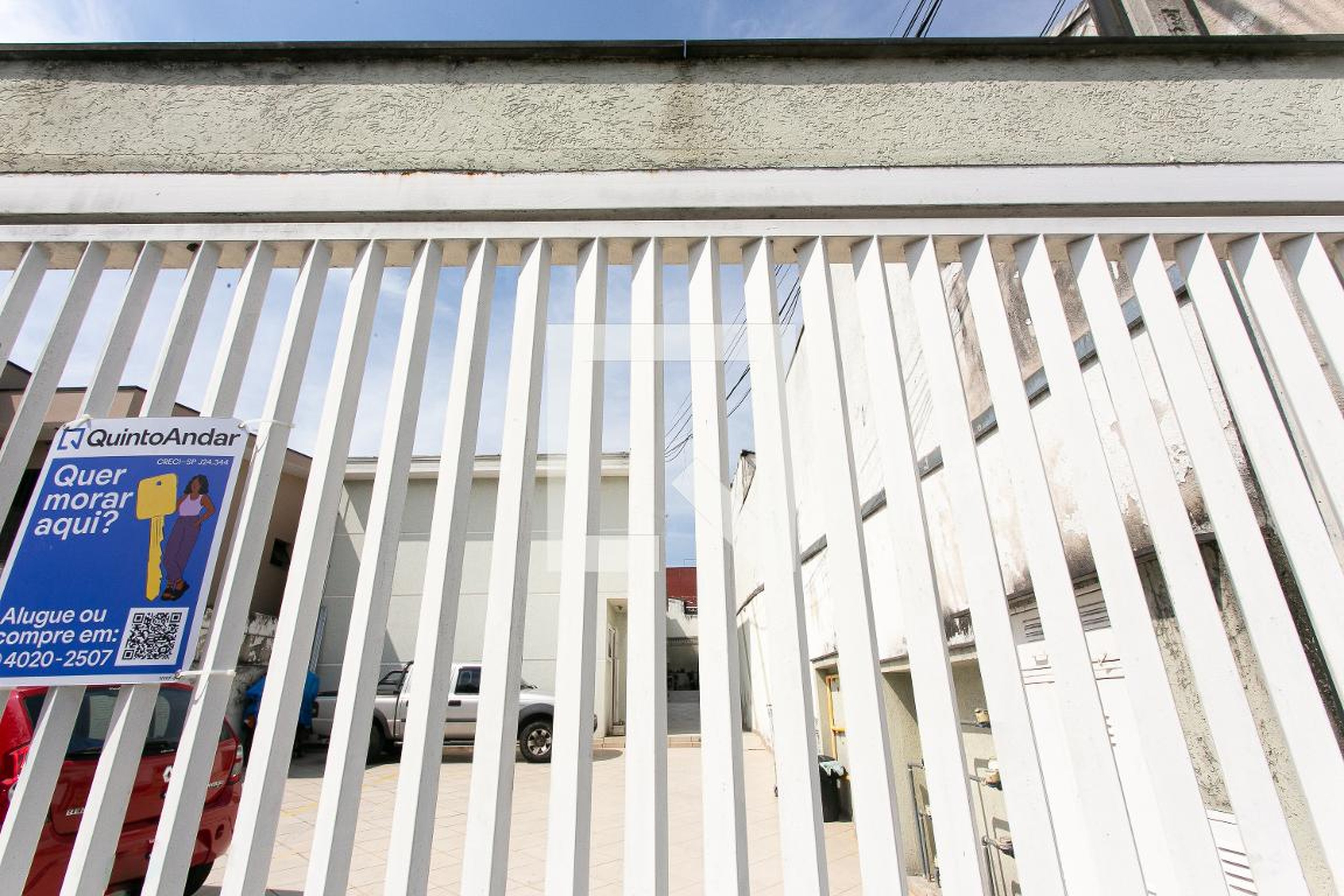 Fachada Condomínio em Rua Alessandro Nini, 70