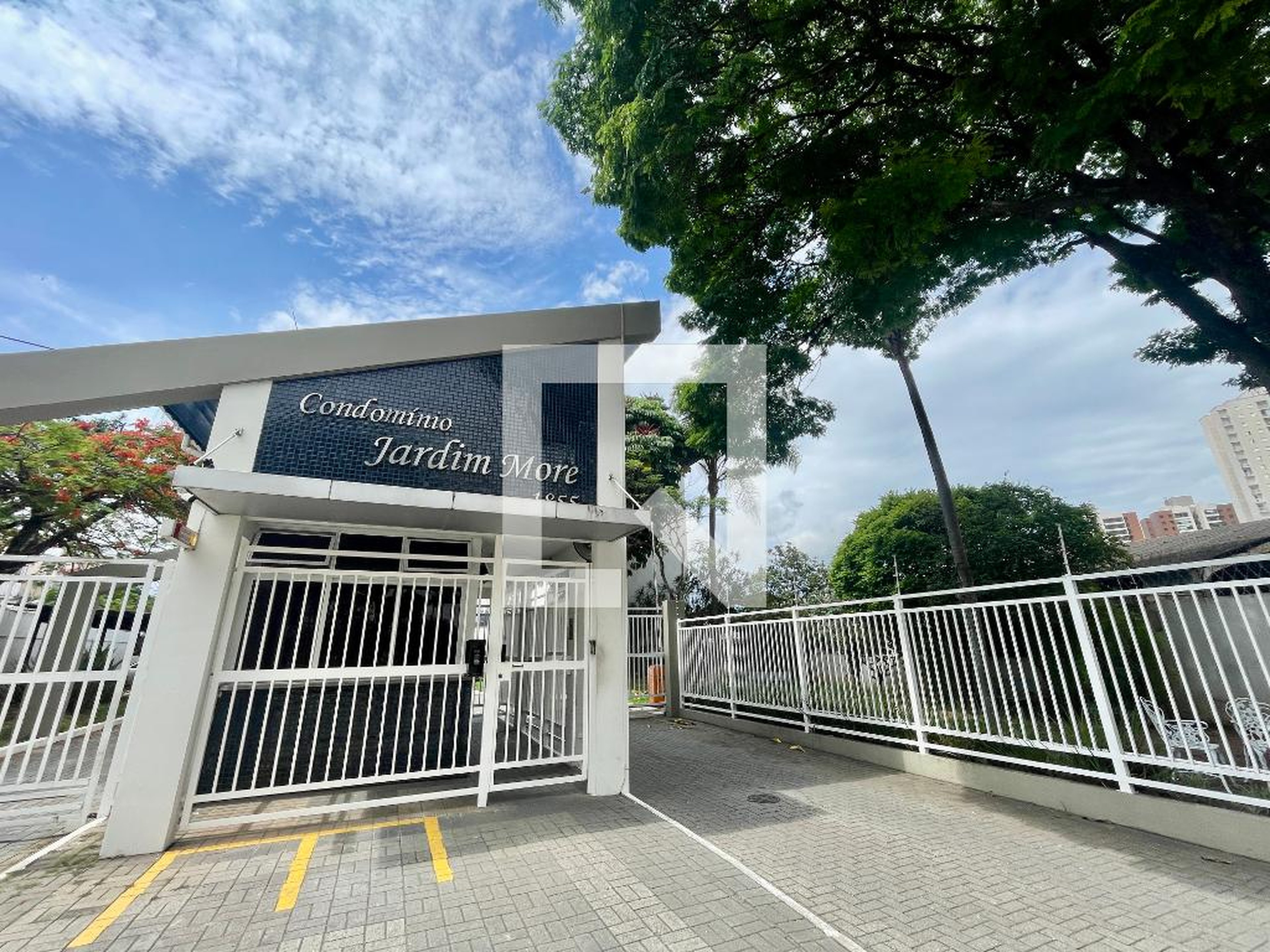 Fachada do Condomínio Condomínio Jardim More