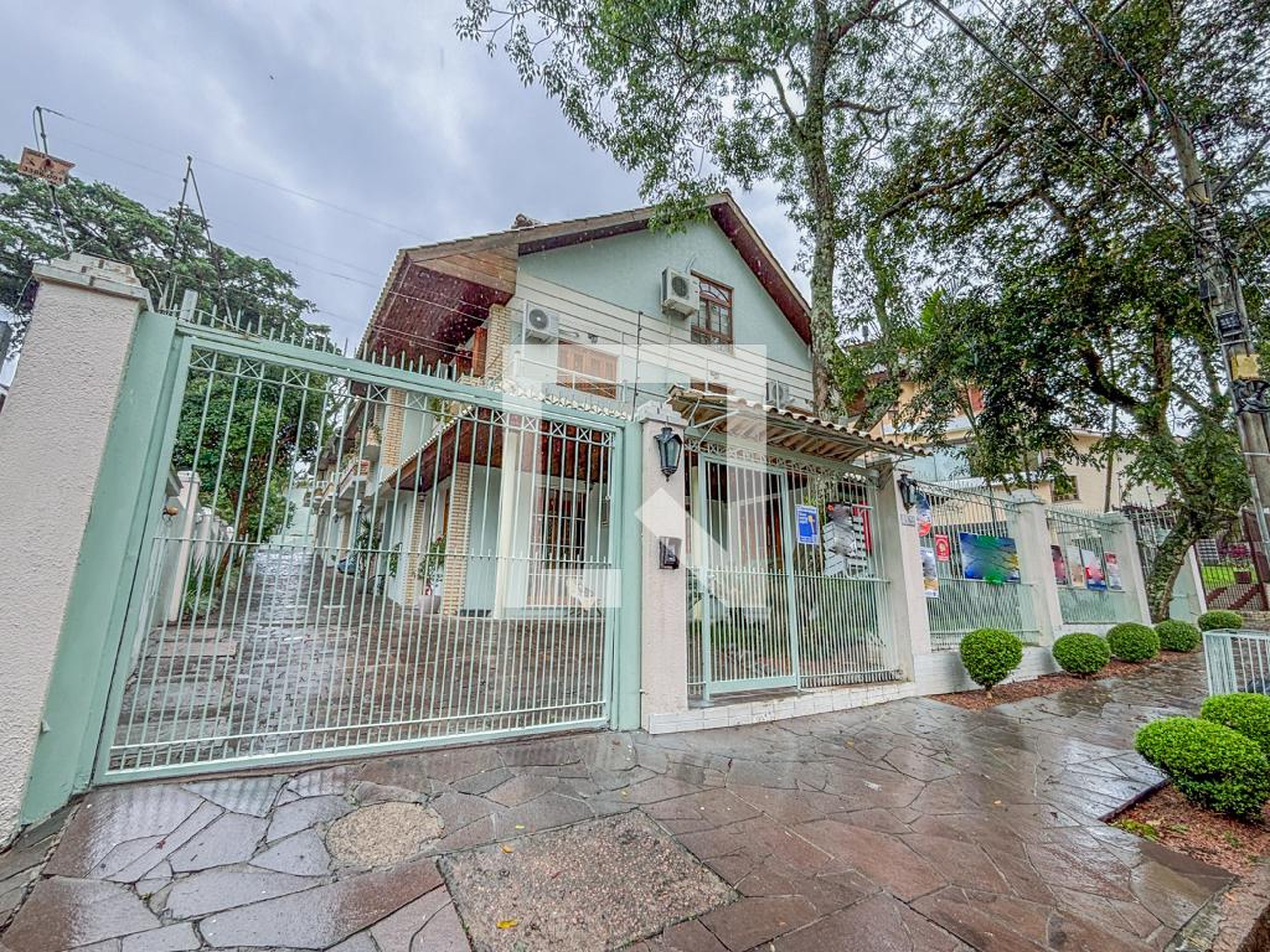 Fachada Condomínio em Rua João Mendes Ouríques, 594